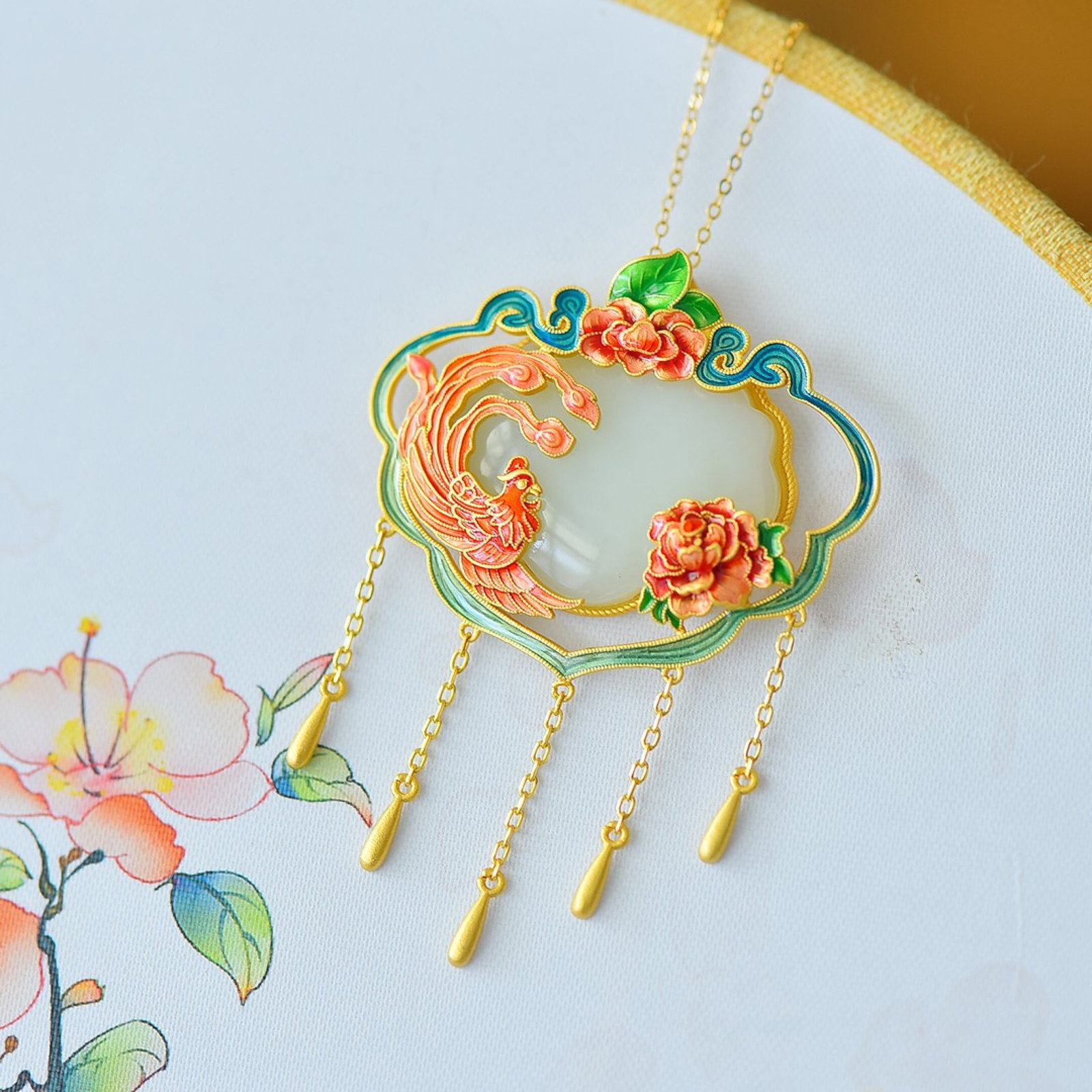 An Exquisite Sterling Silver-Gold Plated Inlaid White Jade Enamel Pendant: An Exquisite Sterling Silver-Gold Plated Inlaid White Jade Enamel Pendant,Size:22mmx27mm 纯银镀金镶白玉珐琅吊坠