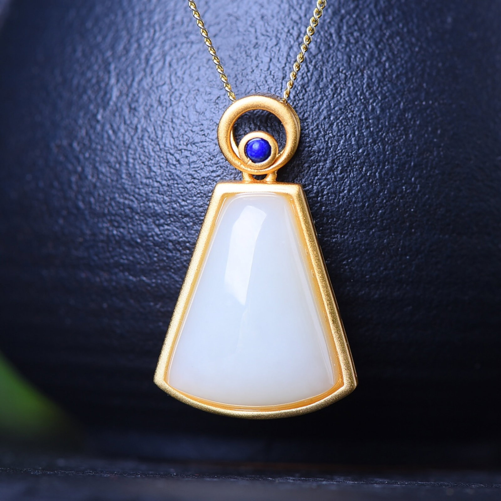 An Exquisite Sterling Silver-Gold Plated Inlaid White Jade Pendant: An Exquisite Sterling Silver-Gold Plated Inlaid White Jade Pendant,Size:14mmx18mm 纯银镀金镶白玉吊坠