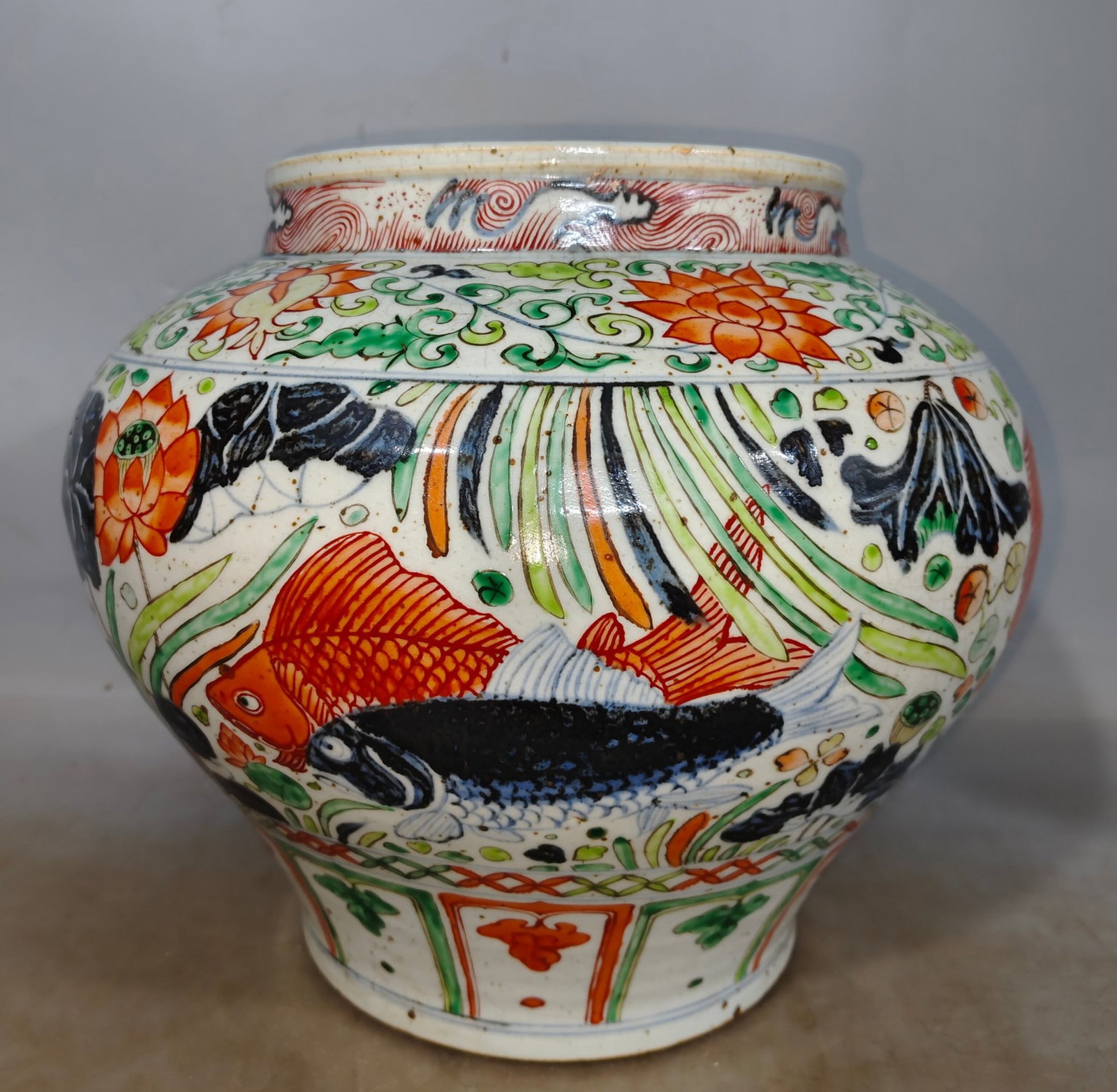 An Exquisite Wucai Hornwort Pattern Vase: An Exquisite Wucai Hornwort Pattern Vase,Qing Dynasty,China,Size:11.4inx11.6in 五彩鱼藻纹瓶,中国清代