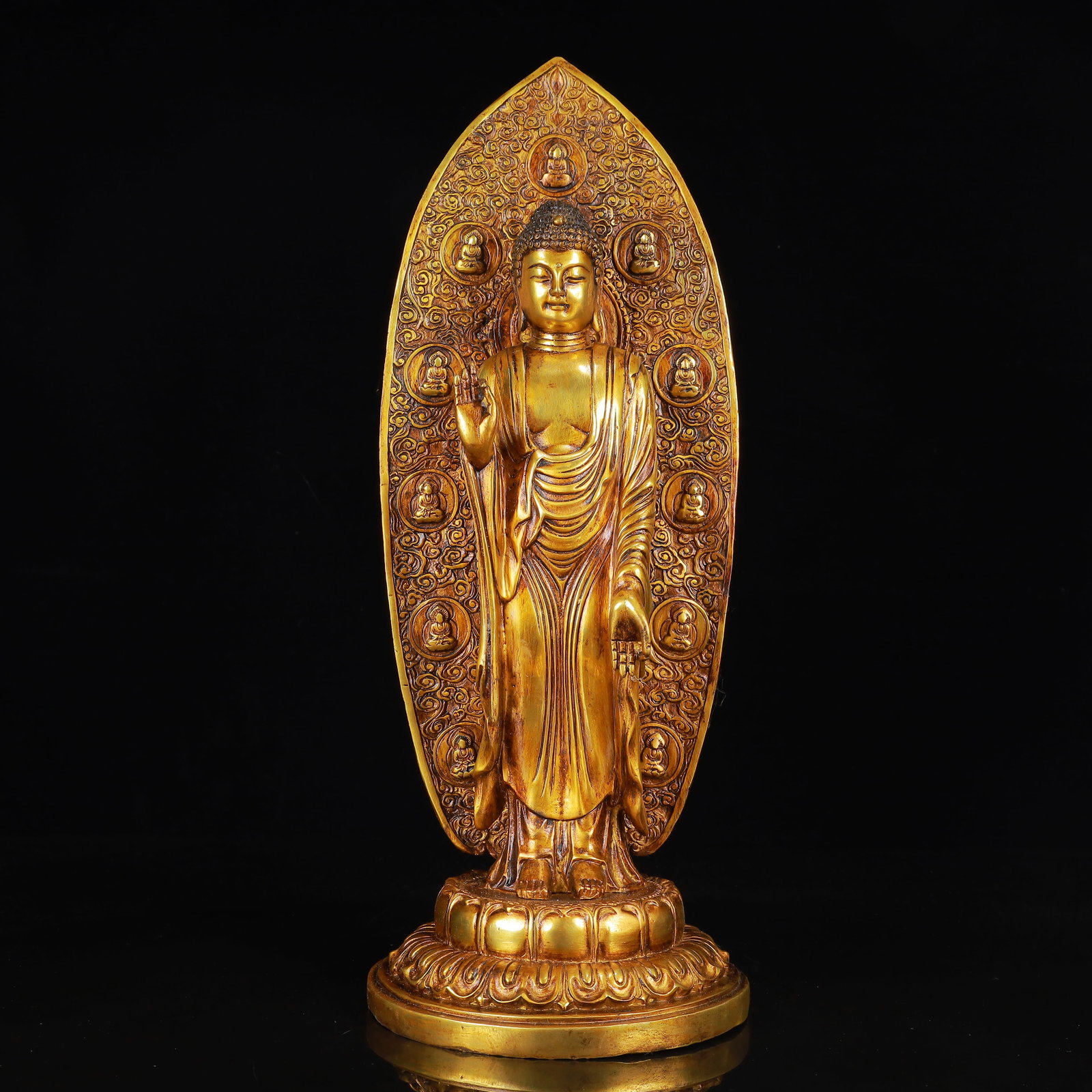 An Exquisite Gilt Bronze Statue of Sakyamuni: An Exquisite Gilt Bronze Statue of Sakyamuni,Ming Dynasty,China,Yongle Six-Character Mark,Size:5.9inx15.4in,Weight:2150g 铜鎏金释迦摩尼像,中ࢲ