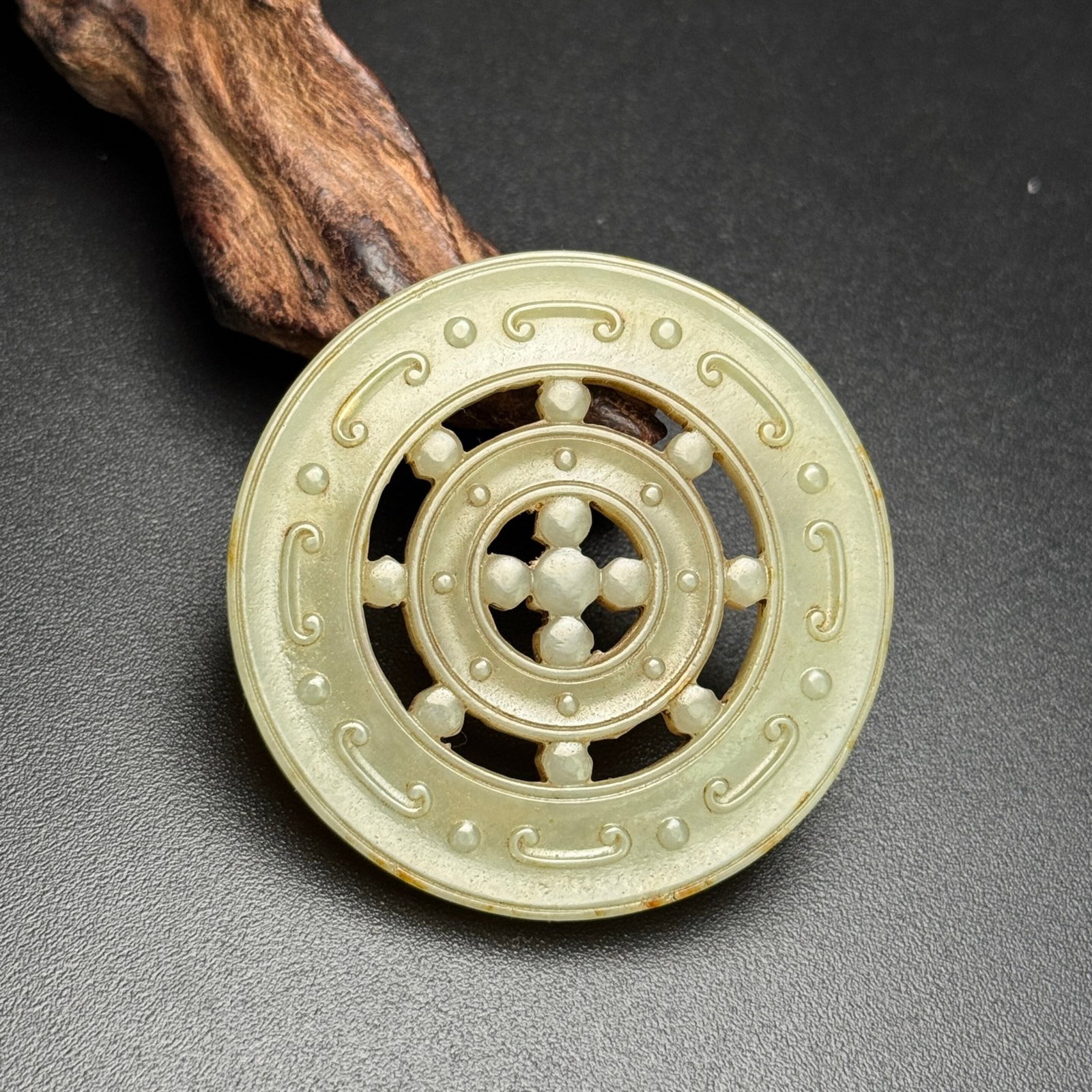 An Exquisite White Jade Hollow Pendant: An Exquisite White Jade Hollow Pendant,Qing Dynasty,China,Size:51mmx5mm,Weight:24g 白玉镂空挂件,中国清代