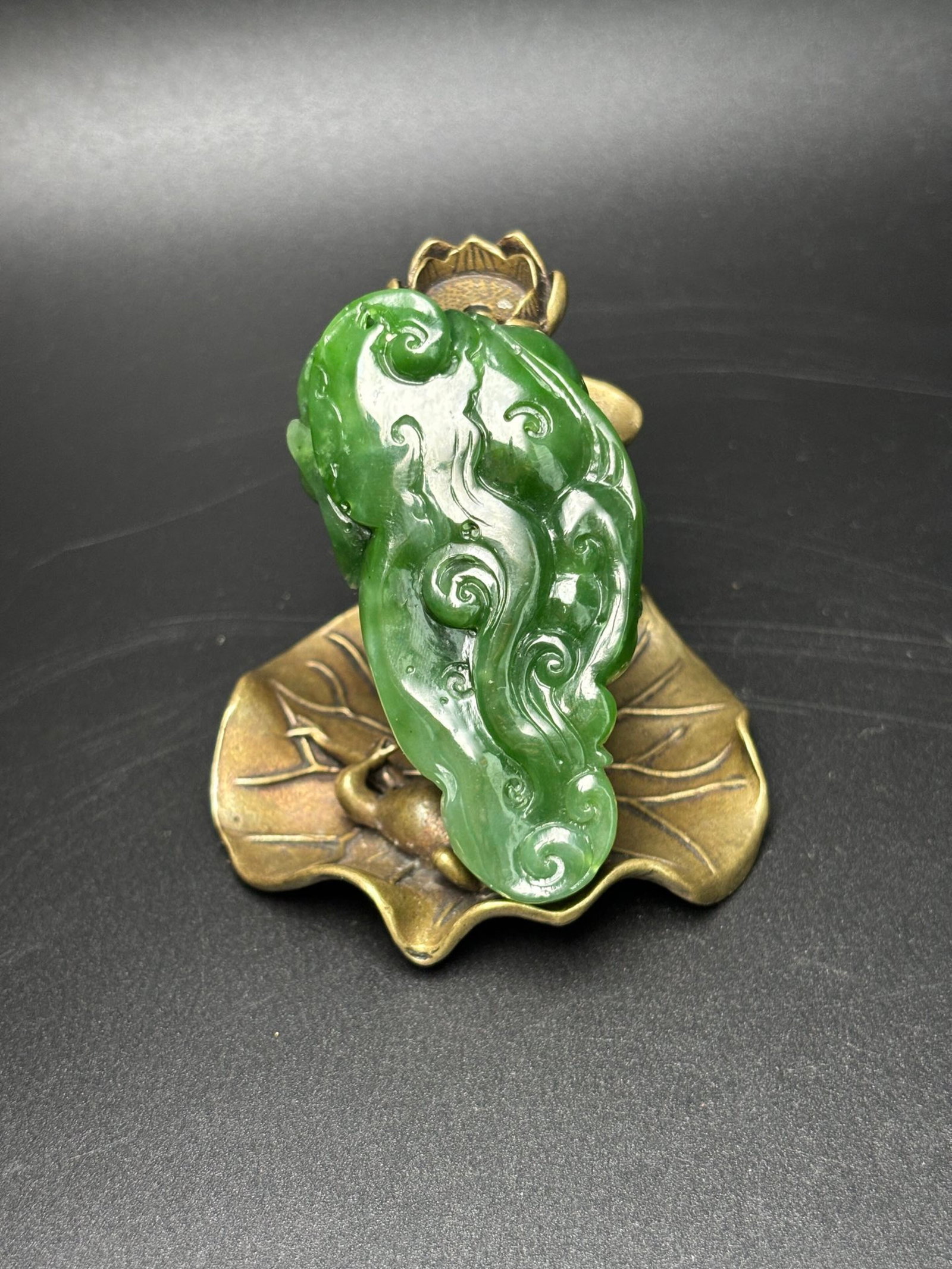 An Exquisite Jasper Dragon Pattern Hand Piece - 2