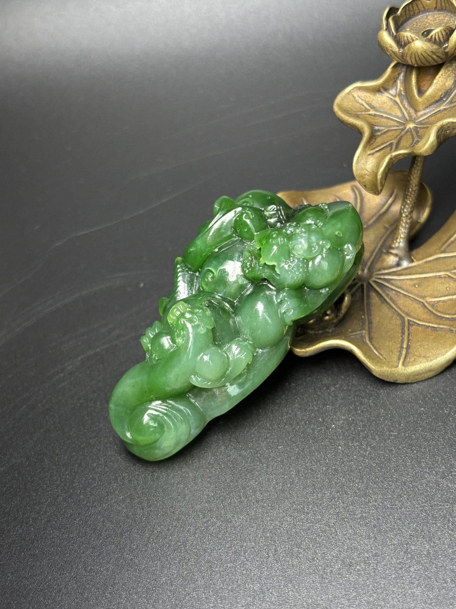 An Exquisite Jasper Dragon Pattern Hand Piece - 3