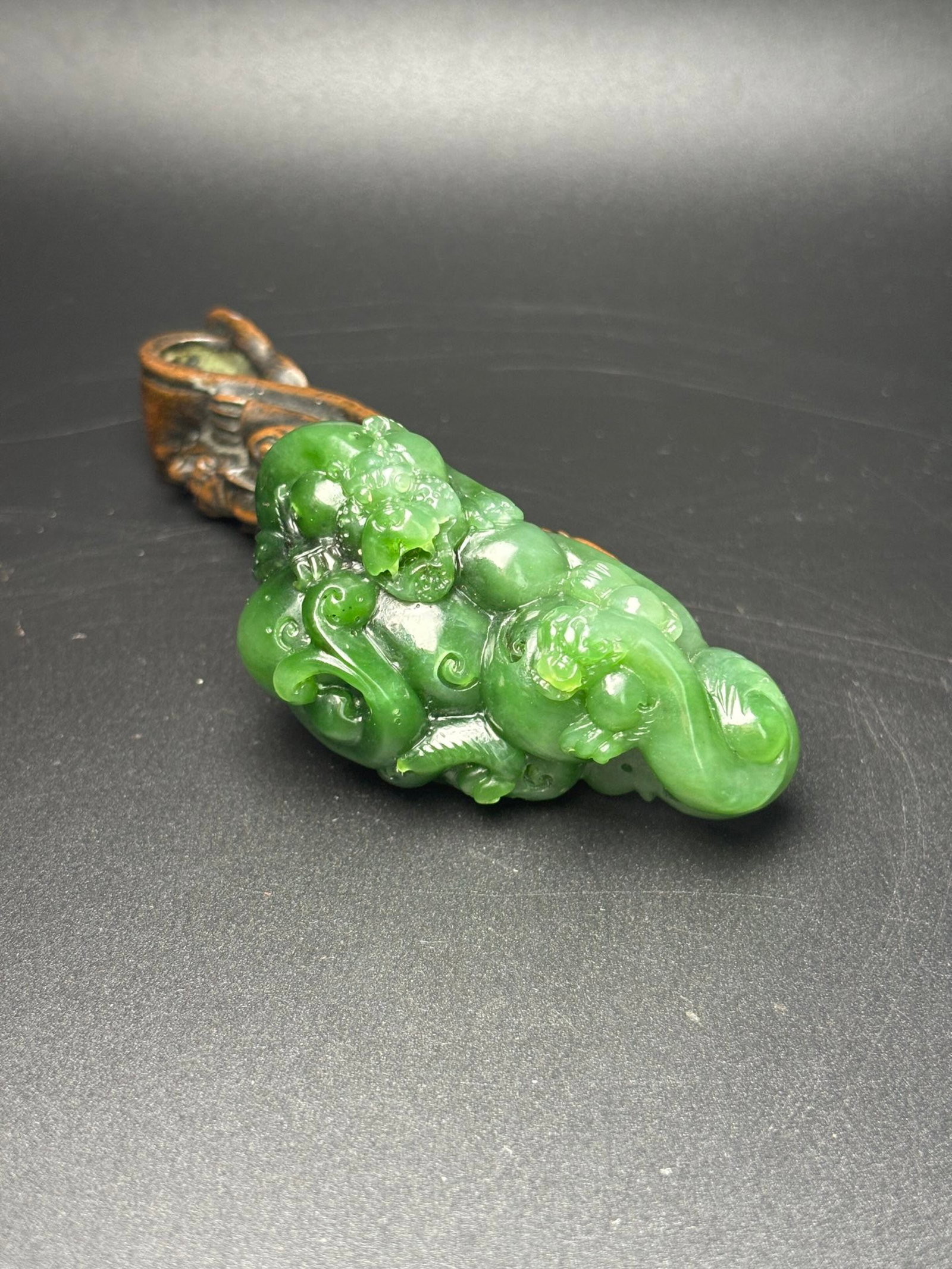 An Exquisite Jasper Dragon Pattern Hand Piece - 7