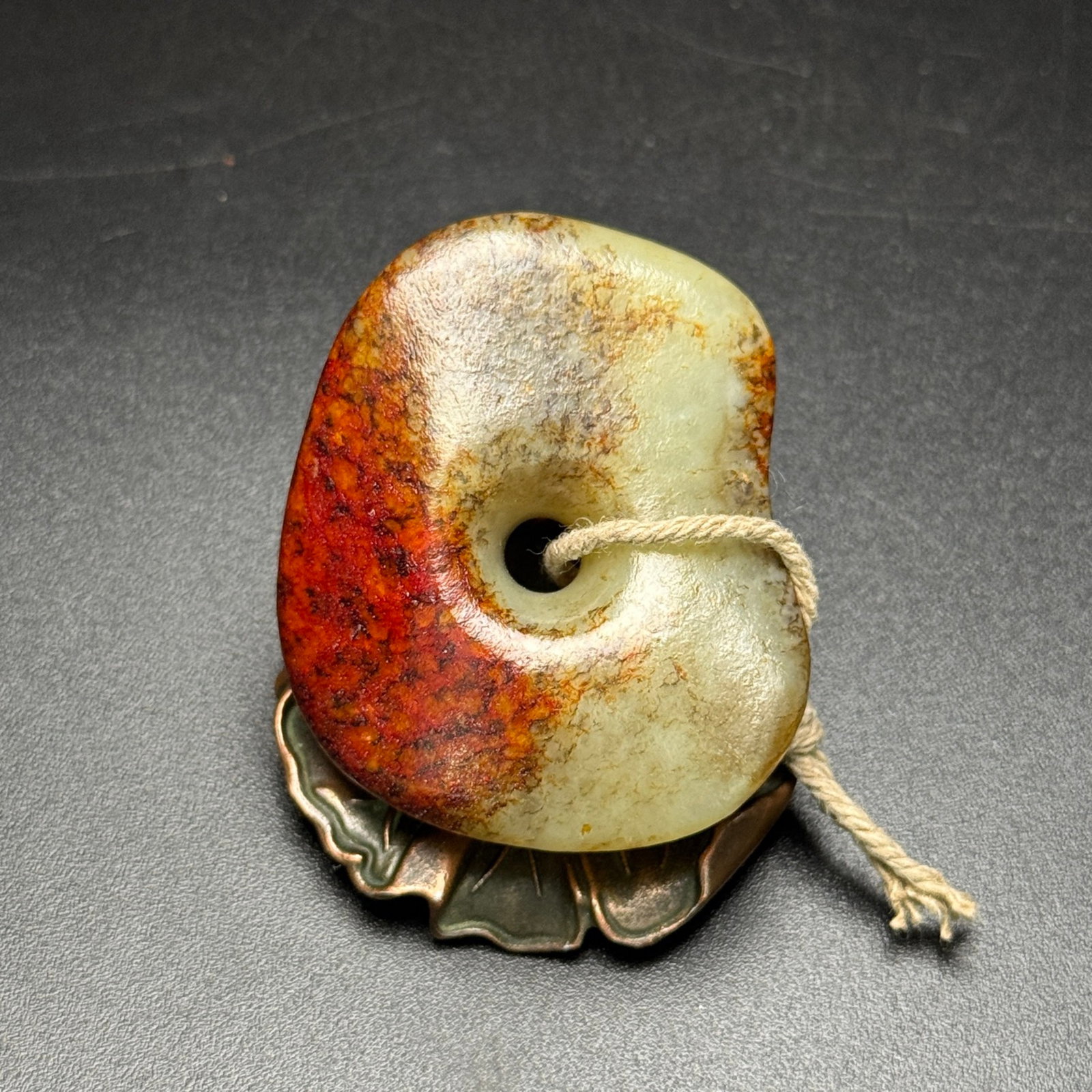 An Exquisite White Jade Pendant: An Exquisite White Jade Pendant,Qing Dynasty,China,Size:55mmx46mmx22mm,Weight:70g 白玉挂件,中国清代