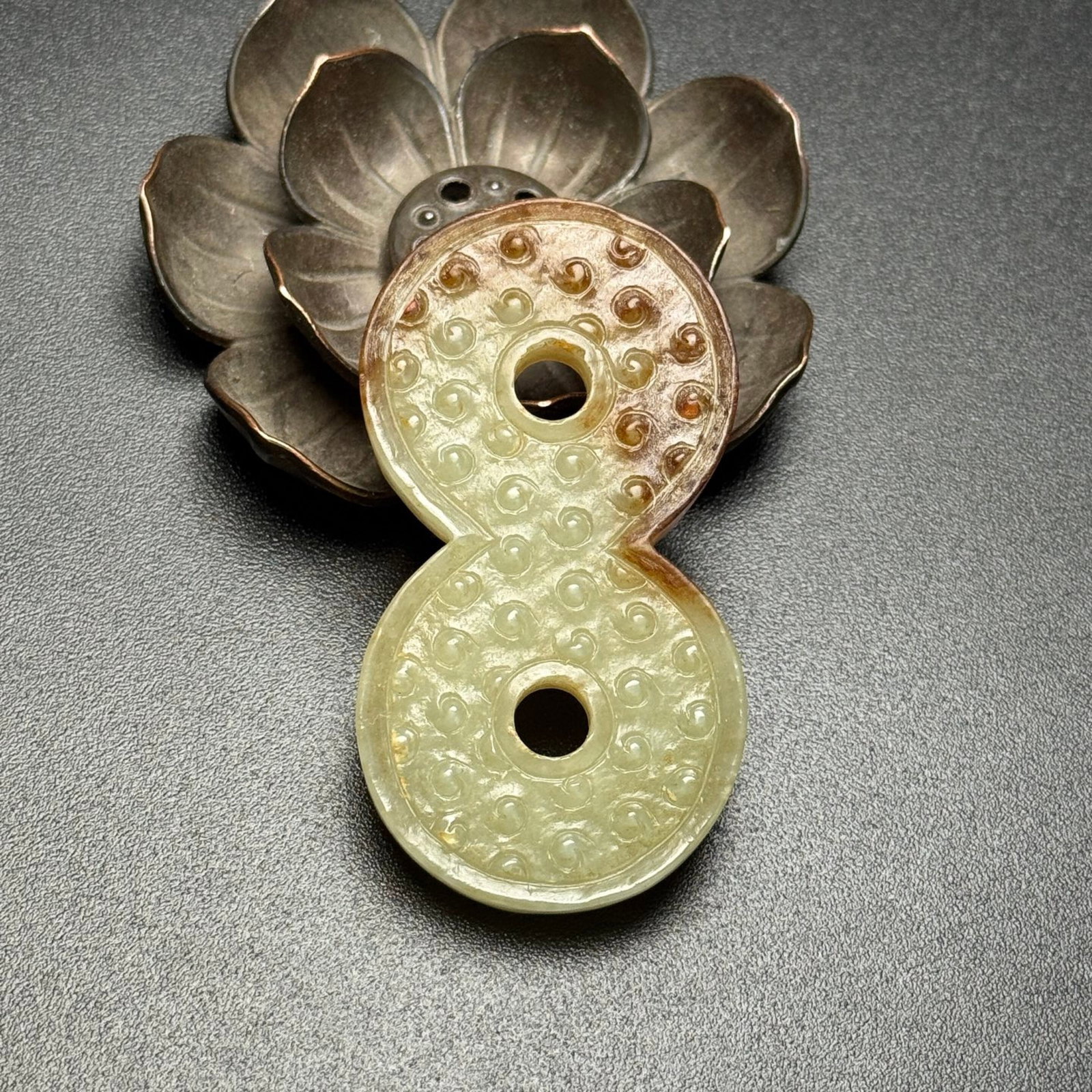 An Exquisite White Jade Pendant: An Exquisite White Jade Pendant,Qing Dynasty,China,Size:61mmx32mmx6.5mm,Weight:25g 白玉挂件,中国清代