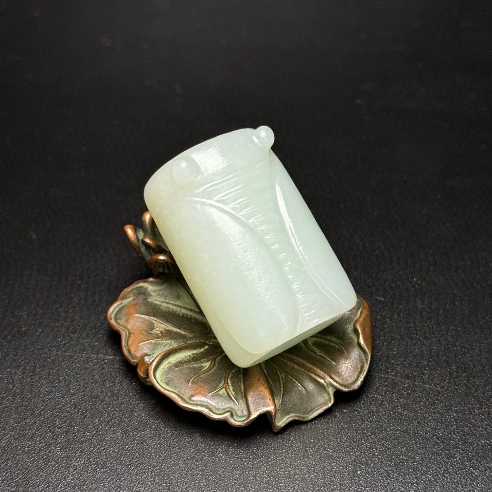 An Exquisite White Jade Cicada Pattern Pendant: An Exquisite White Jade Cicada Pattern Pendant,Qing Dynasty,China,Size:40mmx26mmx22mm,Weight:48g 白玉蝉纹挂件,中国清代