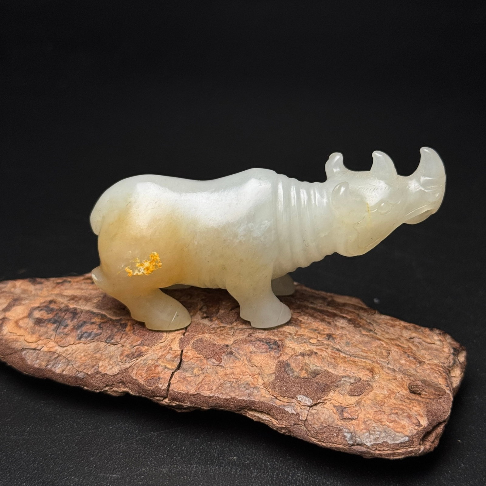 An Exquisite White Jade Rhinoceros Pendant: An Exquisite White Jade Rhinoceros Pendant,Qing Dynasty,China,Size:64mmx29mmx22mm,Weight:45g 白玉犀牛挂件,中国清代