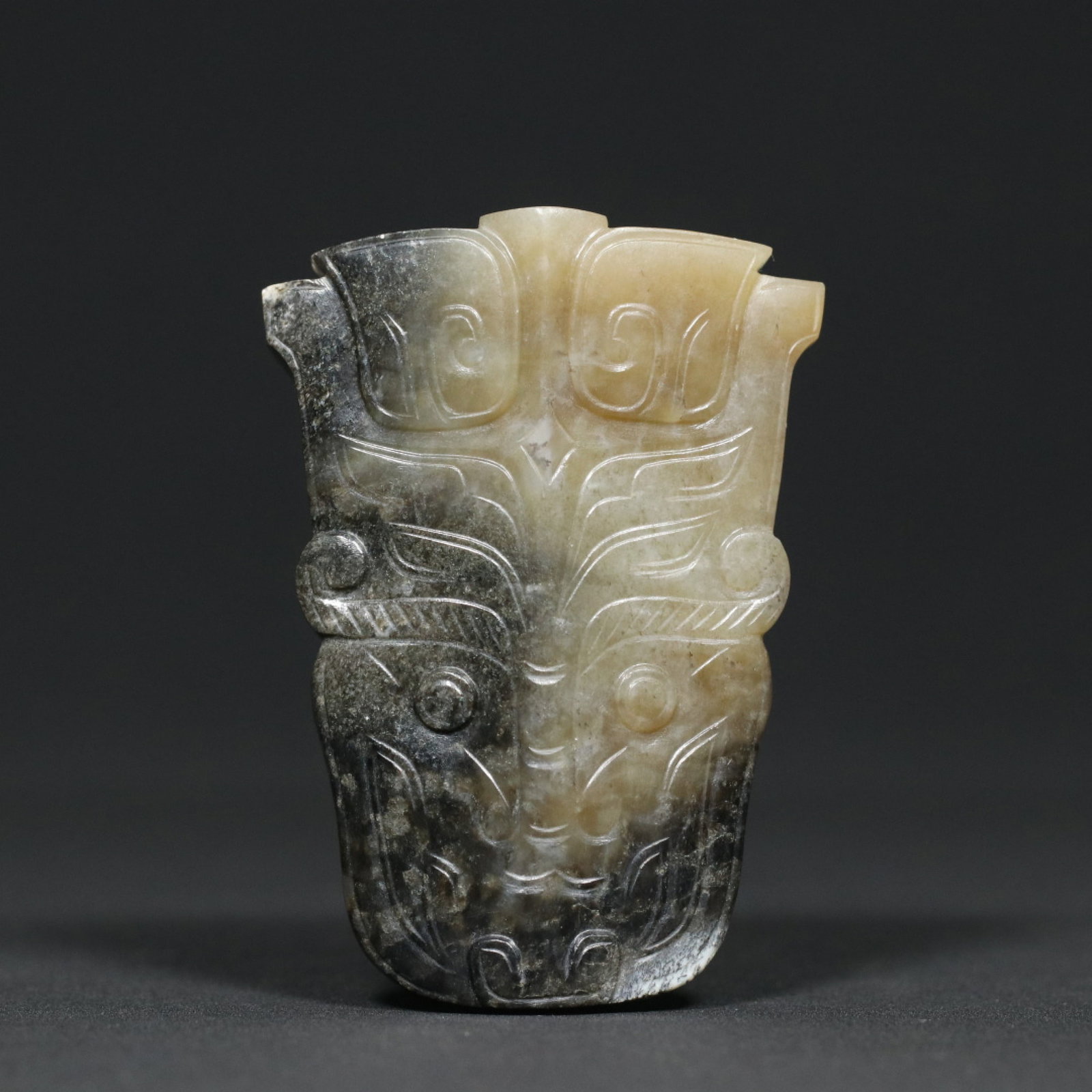 An Exquisite White Jade Beast-Face Pattern Pendant: An Exquisite White Jade Beast-Face Pattern Pendant,Qing Dynasty,China,Size:2.8inx2inx0.6in,Weight:78.7g 白玉兽面纹挂件,中国清代