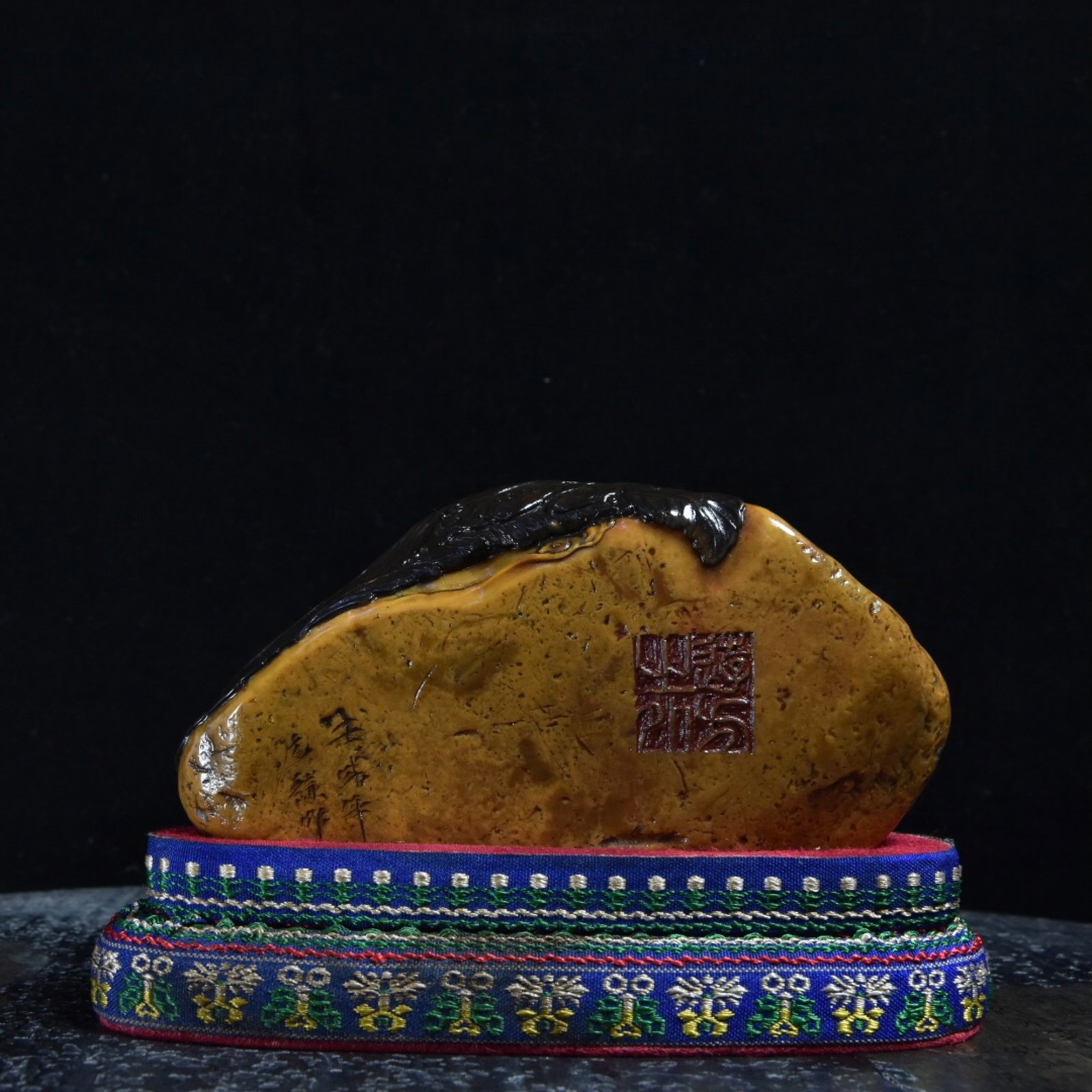 An Exquisite Tianhuang Stone Banana Leaf Pattern Ornament (1 of 9)