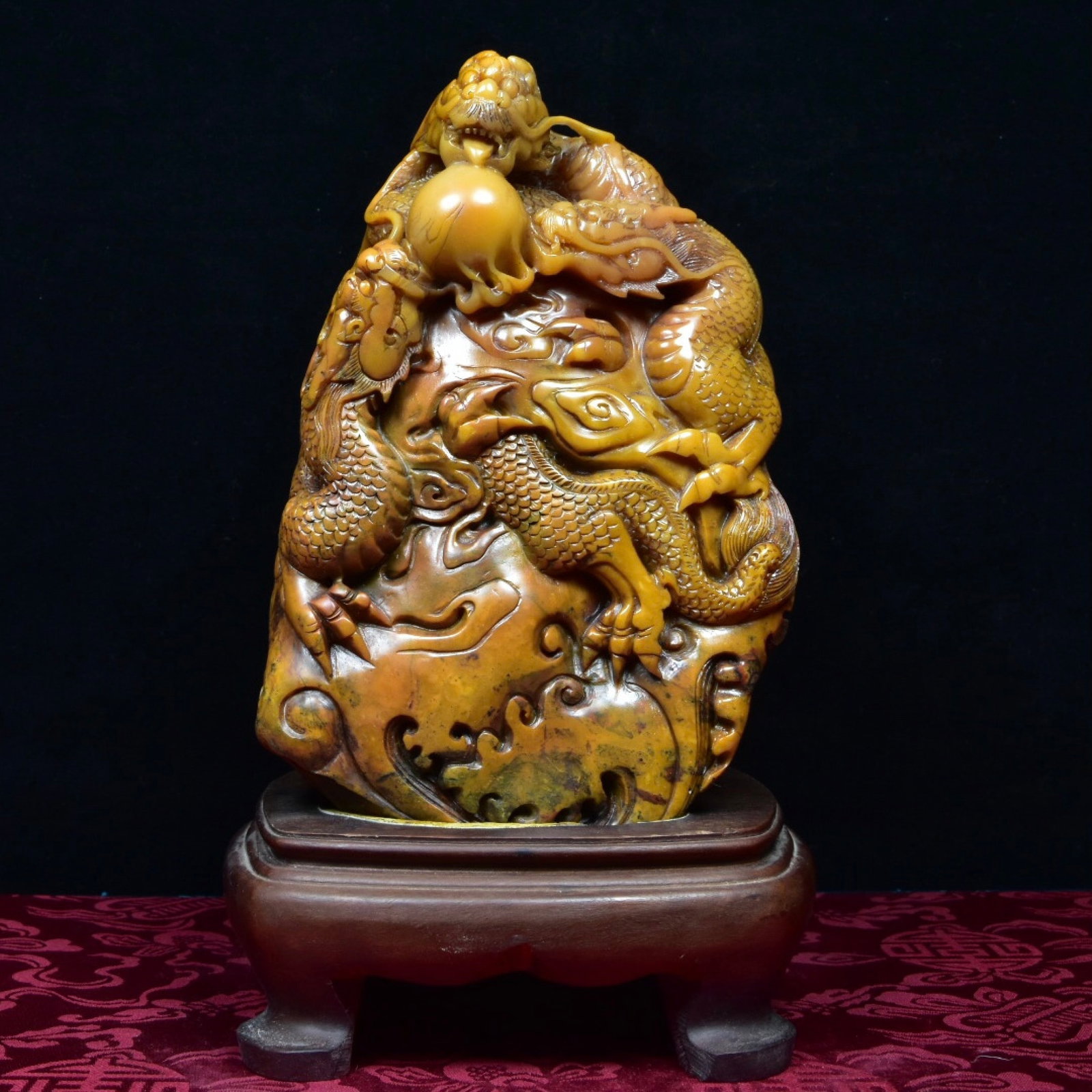 An Exquisite Tianhuang Stone Dragon Pattern Ornament (1 of 9)