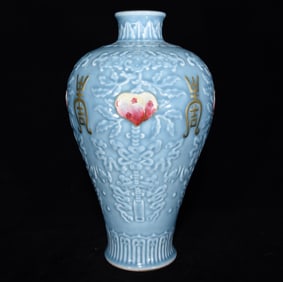 A Rare Celadon Glazed Famille-Rose Painted Gold Bats and Peach Pattern Vase