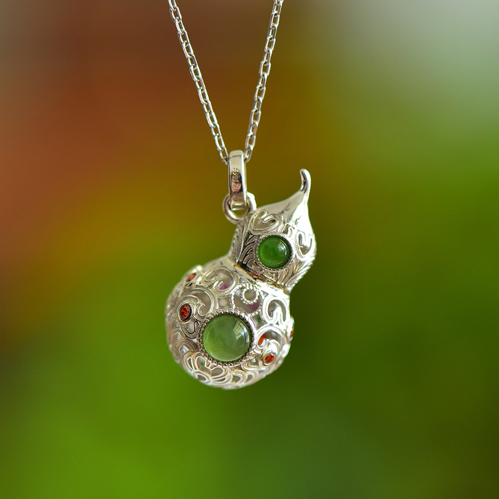 An Exquisite Sterling Silver Inlaid Jasper Gourd Pendant: An Exquisite Sterling Silver Inlaid Jasper Gourd Pendant 纯银镶碧玉葫芦吊坠