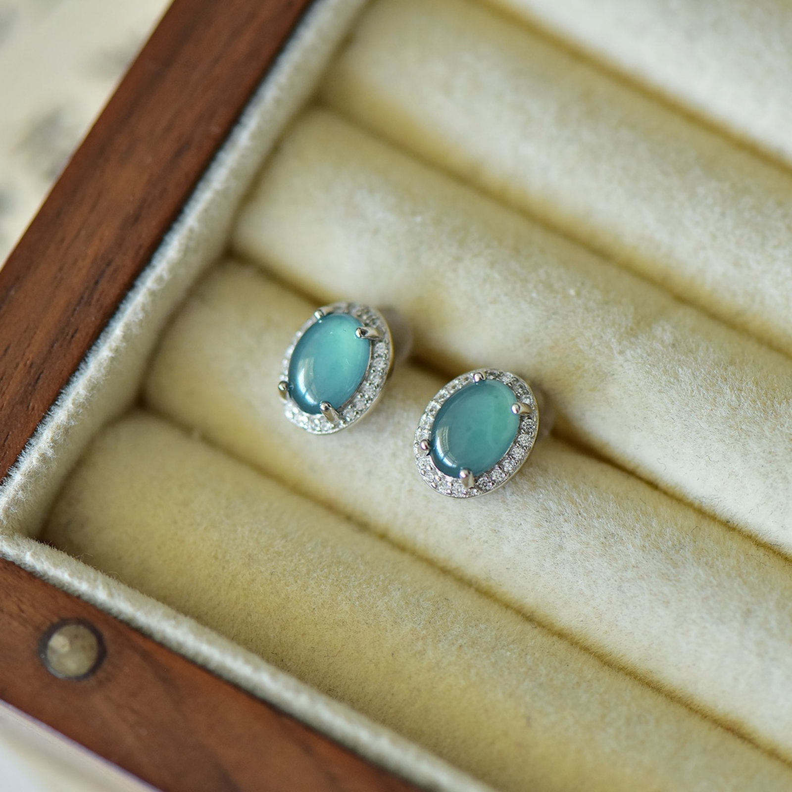 A Pair of Exquisite Sterling Silver Inlaid Jadeite Earrings,Inlaid Diamond: A Pair of Exquisite Sterling Silver Inlaid Jadeite Earrings,Inlaid Diamond,Size:6mmx8mm 一对纯银镶翡翠耳钉,嵌钻石