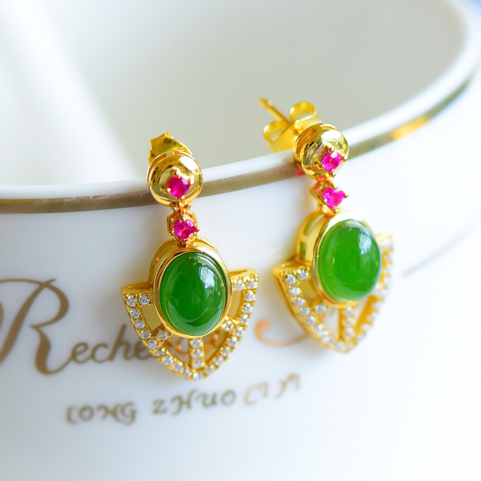 A Pair of Exquisite Sterling Silver-Gold Plated Inlaid Jasper Earrings,Inlaid Diamond: A Pair of Exquisite Sterling Silver-Gold Plated Inlaid Jasper Earrings,Inlaid Diamond,Size:6mmx8mm 一对纯银镀金镶碧玉耳环,嵌&