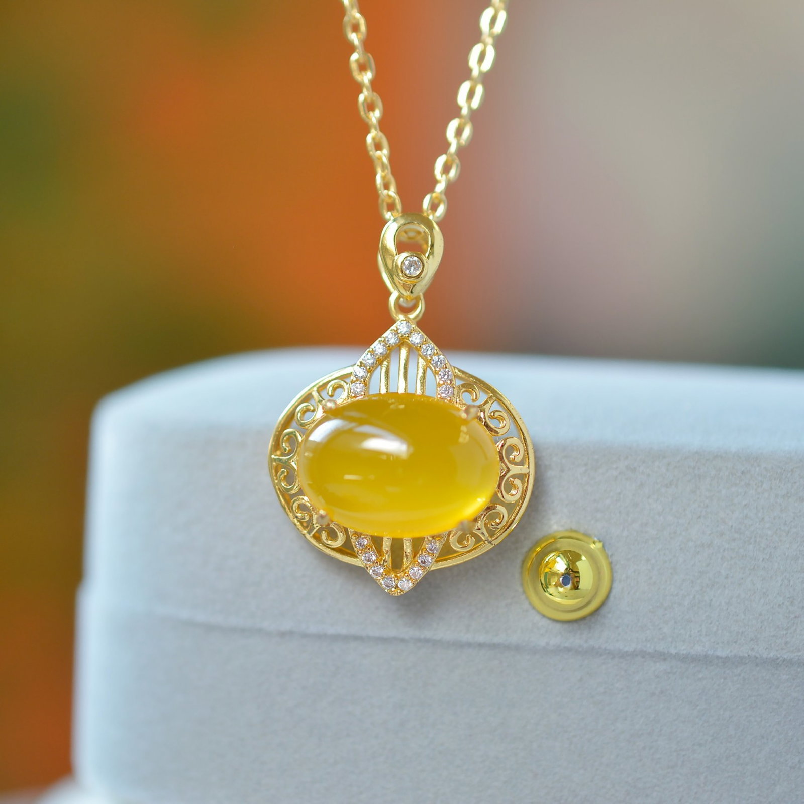 An Exquisite Pendant,Inlaid Diamond: An Exquisite Pendant Size:10mmx14mm 吊坠