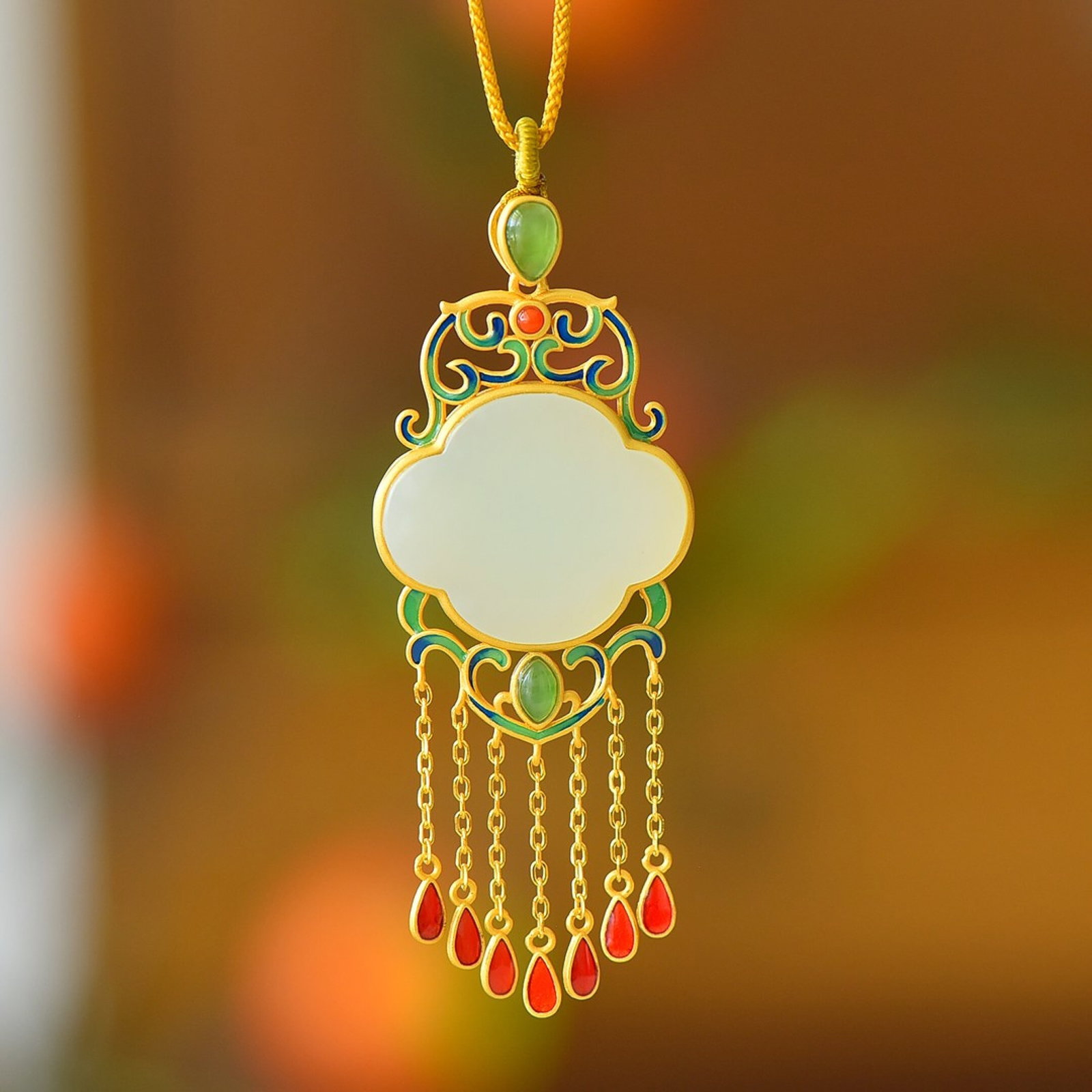An Exquisite Sterling Silver-Gold Plated Inlaid White Jade Pendant: An Exquisite Sterling Silver-Gold Plated Inlaid White Jade Pendant,Size:24mmx20mm 纯银镀金镶白玉吊坠
