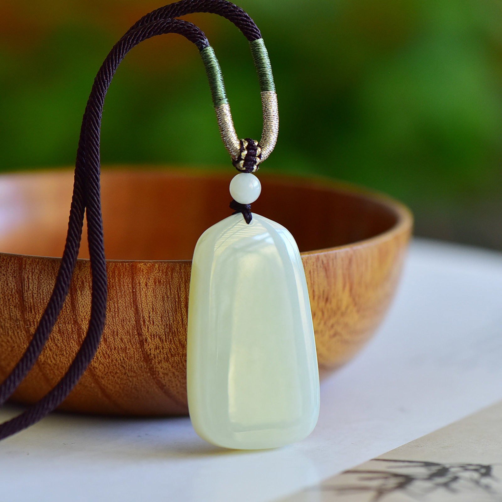 An Exquisite White Jade Pendant: An Exquisite White Jade Pendant,Size:45mmx25mmx8mm 寓意:保佑平安吉祥 事事顺利 白玉吊坠