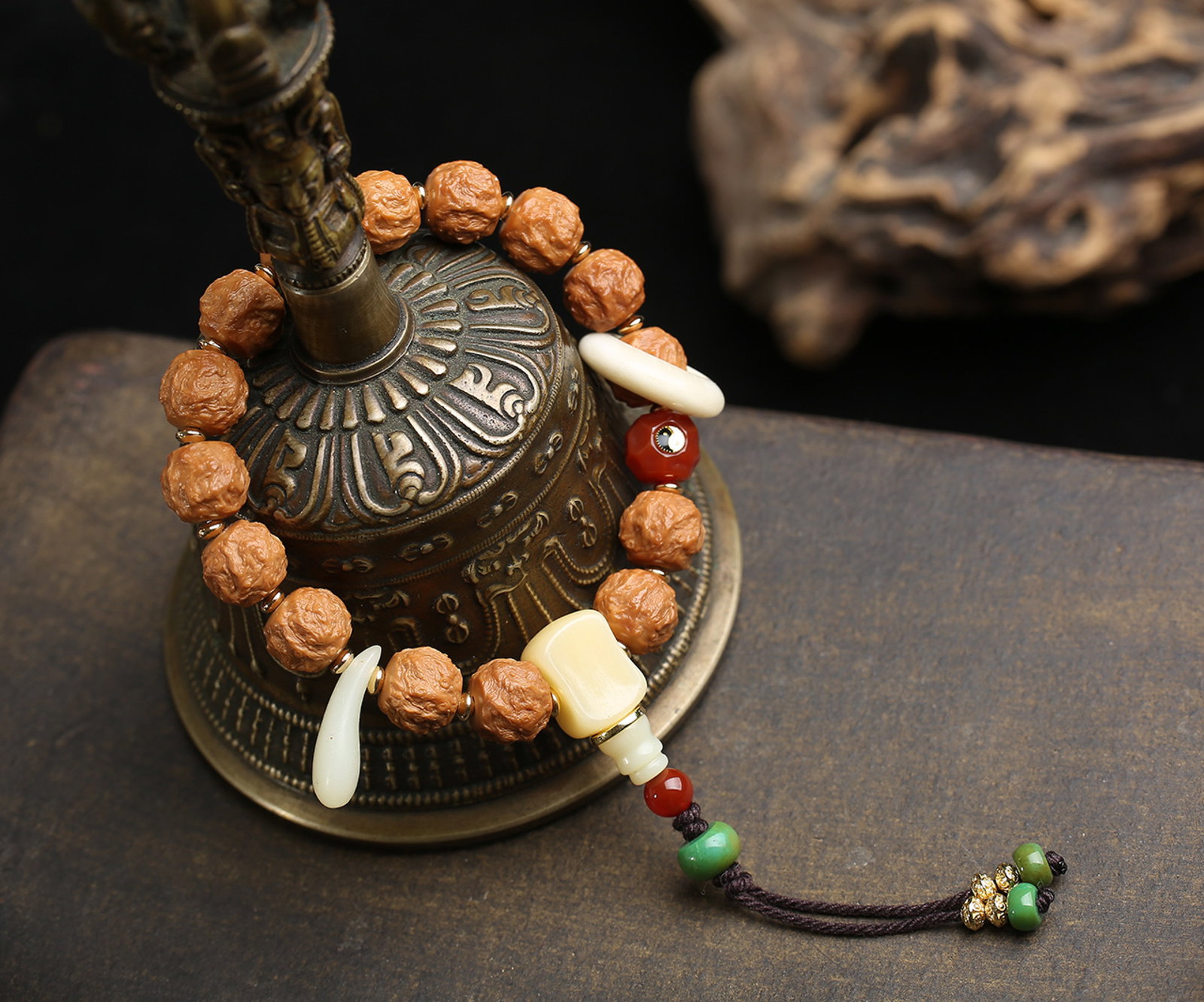 An Exquisite Walnut Bracelets - 2