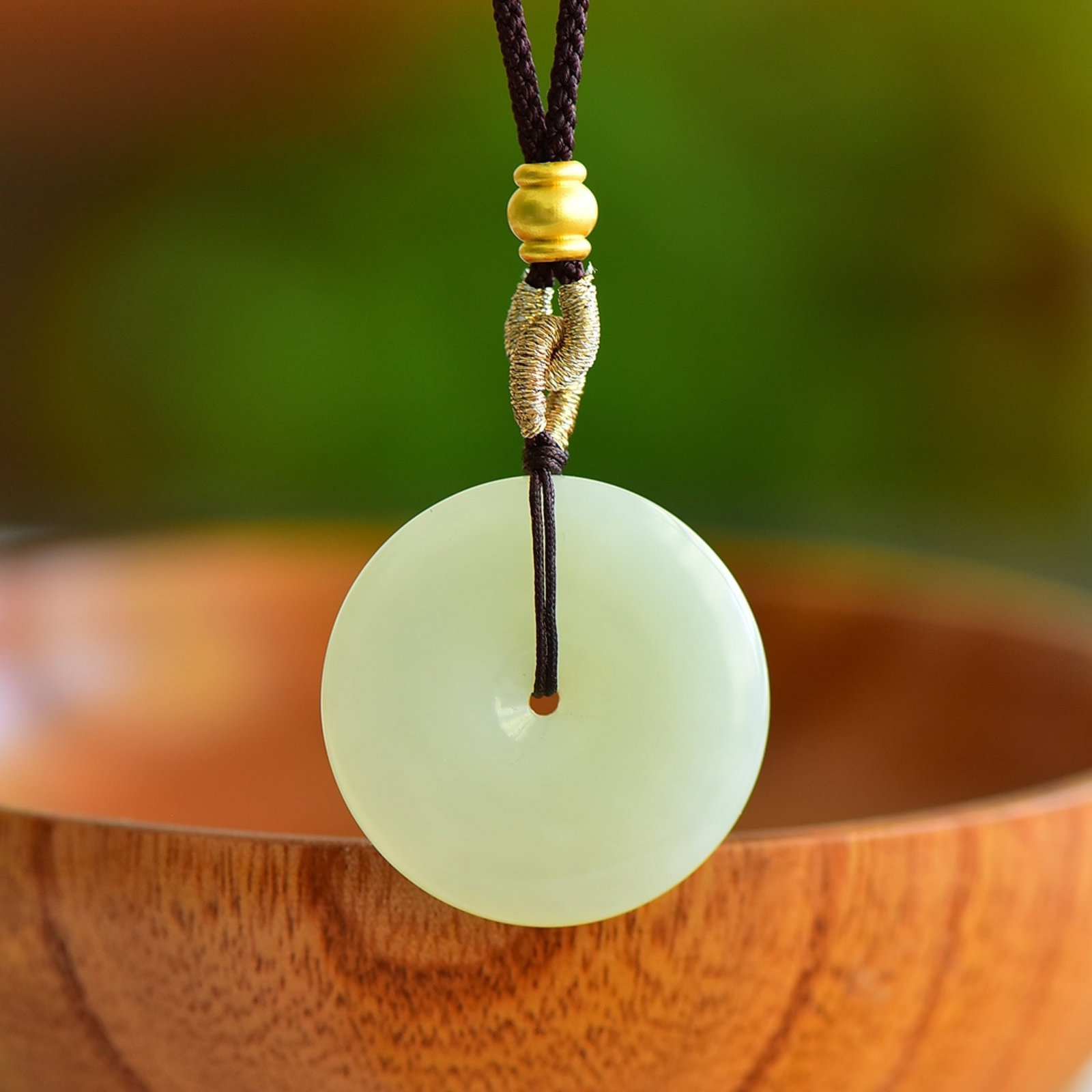 An Exquisite Greenish Jade Pendant: An Exquisite Greenish Jade Pendant,Size:30mmx30mmx6mm 寓意:吉祥平安扣,玉脂白润,无裂无纹