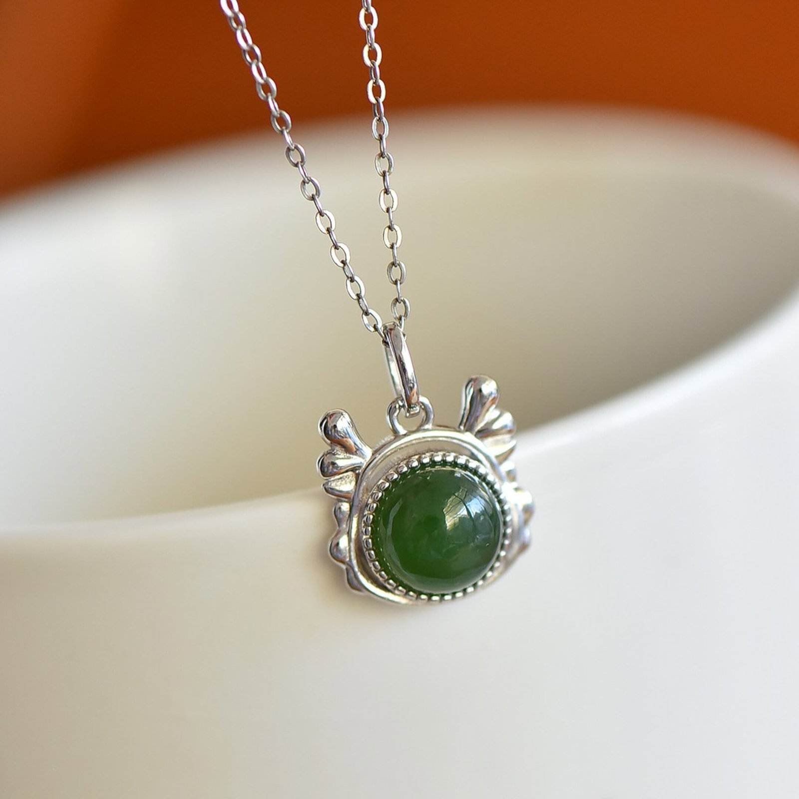 An Exquisite Sterling Silver Inlaid Jasper Pendant: An Exquisite Sterling Silver Inlaid Jasper Pendant,Size:8mmx8mm 纯银镶碧玉吊坠