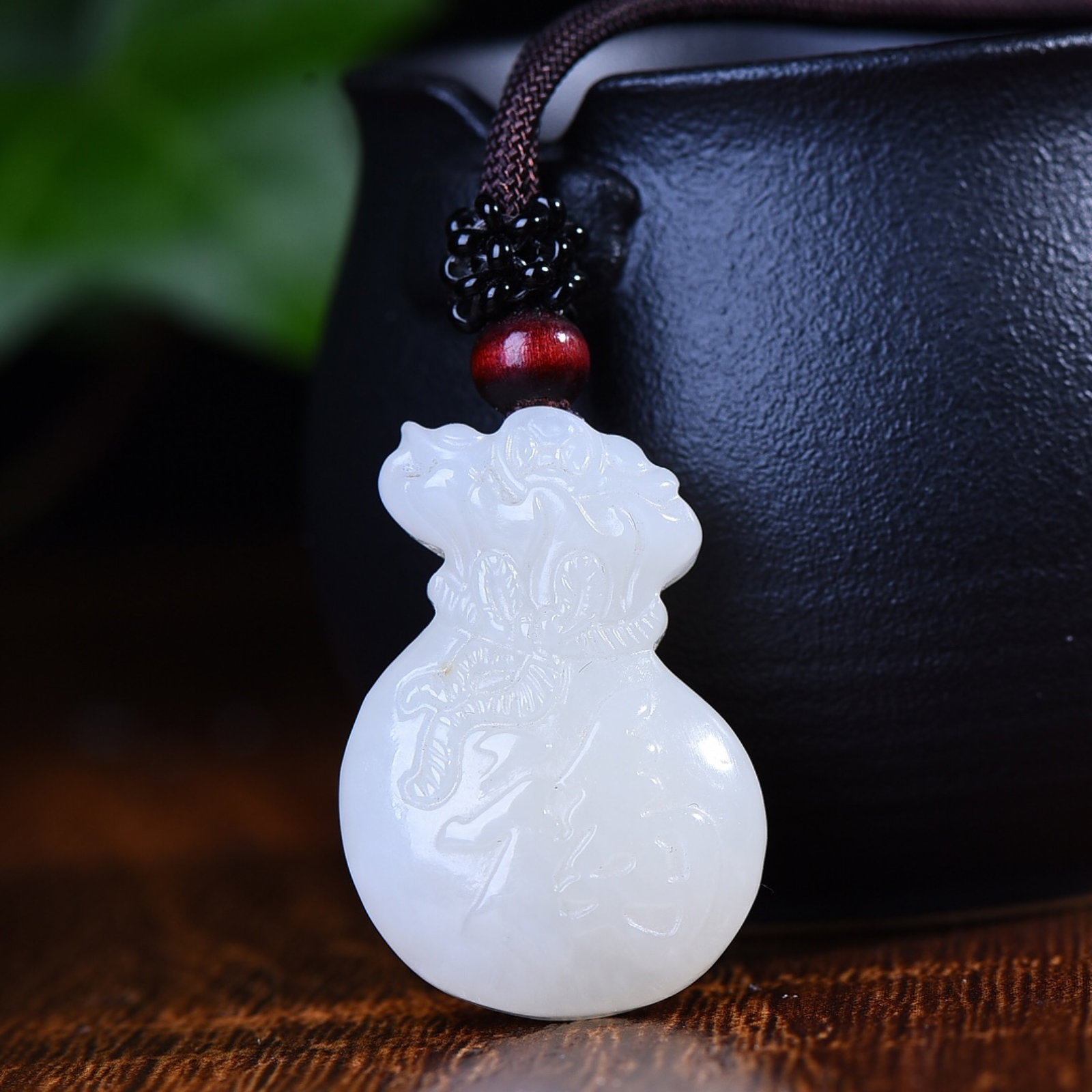 An Exquisite White Jade Fu-Character Pattern Pendant: An Exquisite White Jade Fu-Character Pattern Pendant,Size:23mmx32mm (寓意)吉祥 招财进宝 白玉福字纹挂件