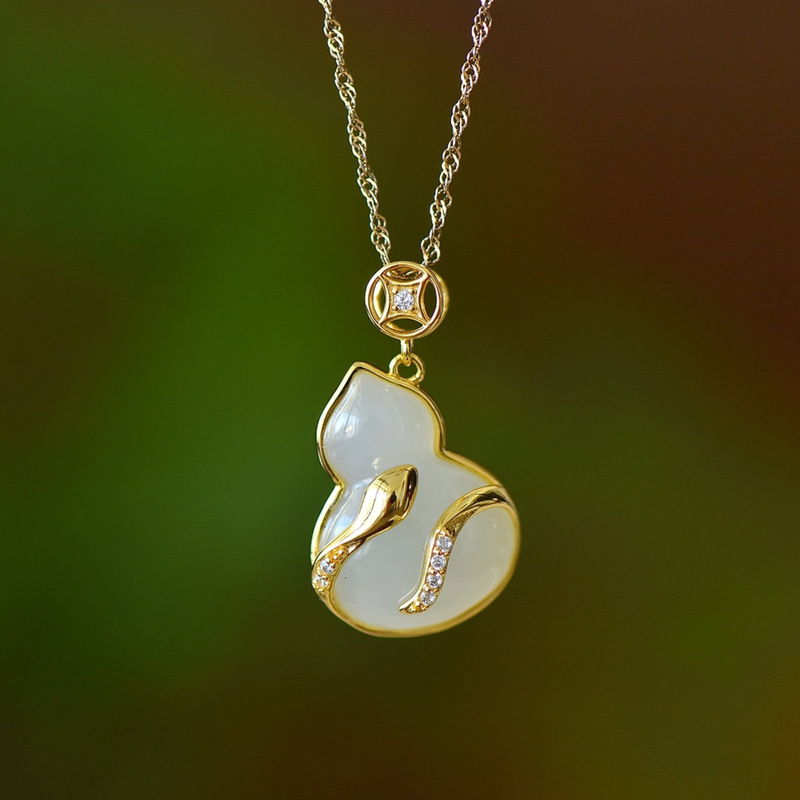 An Exquisite Sterling Silver-Gold Plated Inlaid White Jade Pendant: An Exquisite Sterling Silver-Gold Plated Inlaid White Jade Pendant,Size:15mmx21mm 纯银镀金镶白玉吊坠