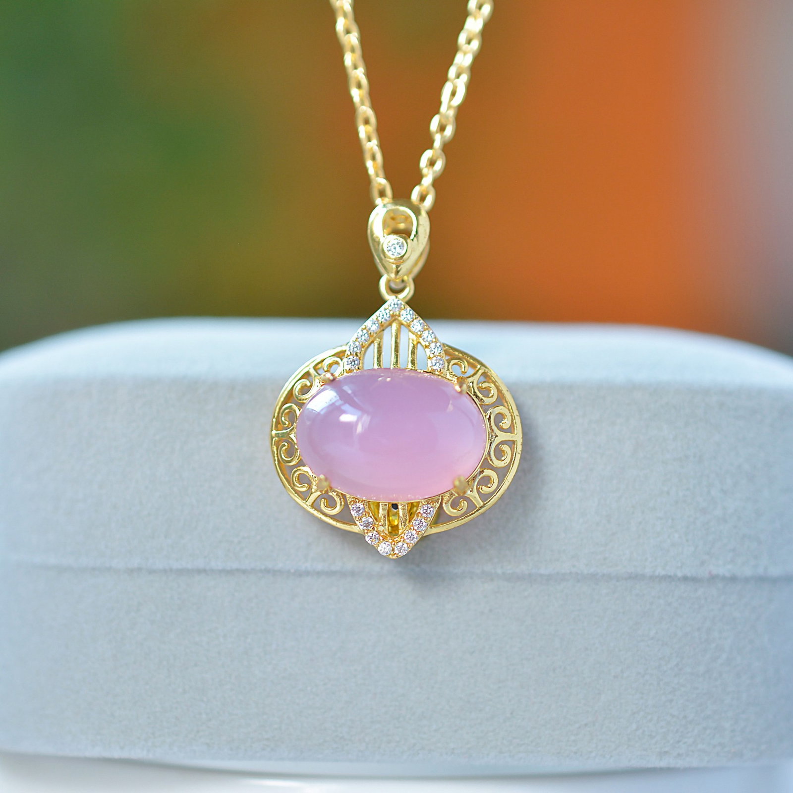 An Exquisite Pendant,Inlaid Diamond: An Exquisite Pendant Size:10mmx14mm 吊坠