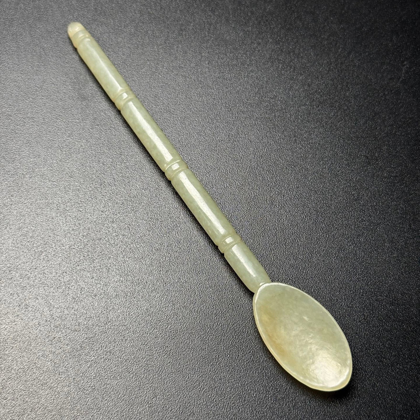 An Exquisite White Jade Spoon (1 of 7)