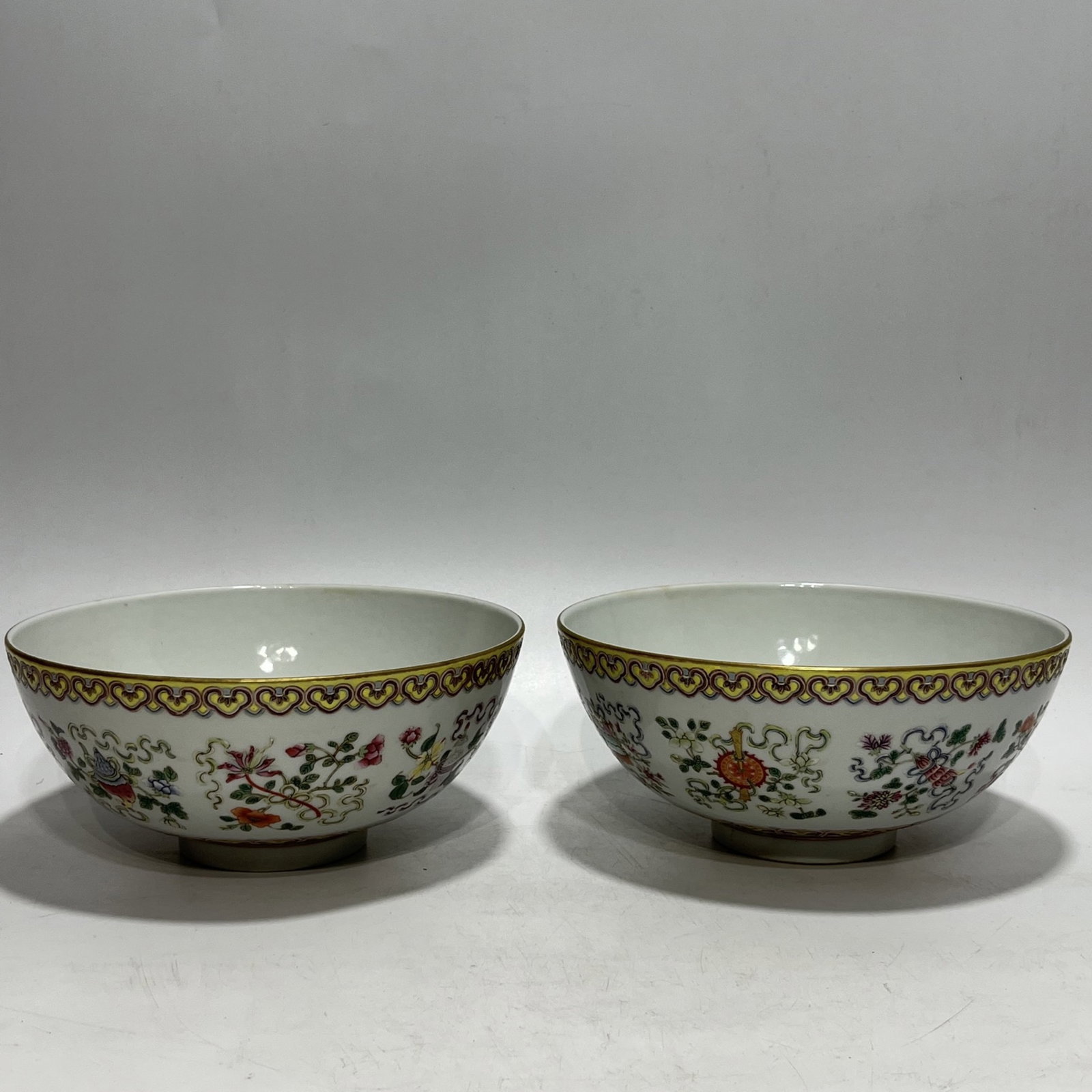 A Pair of Exquisite Famille-Rose Painted Gold Eight Treasures Pattern Bowls (1 of 10)