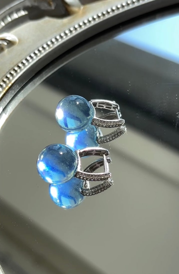 A Pair of Exquisite Sterling Silver Inlaid Aquamarine Earrings,Inlaid Gems: A Pair of Exquisite Sterling Silver Inlaid Aquamarine Earrings,Inlaid Gems,Size:13.2mm,Weight:8.5g 一对纯银镶海蓝宝耳环,嵌宝