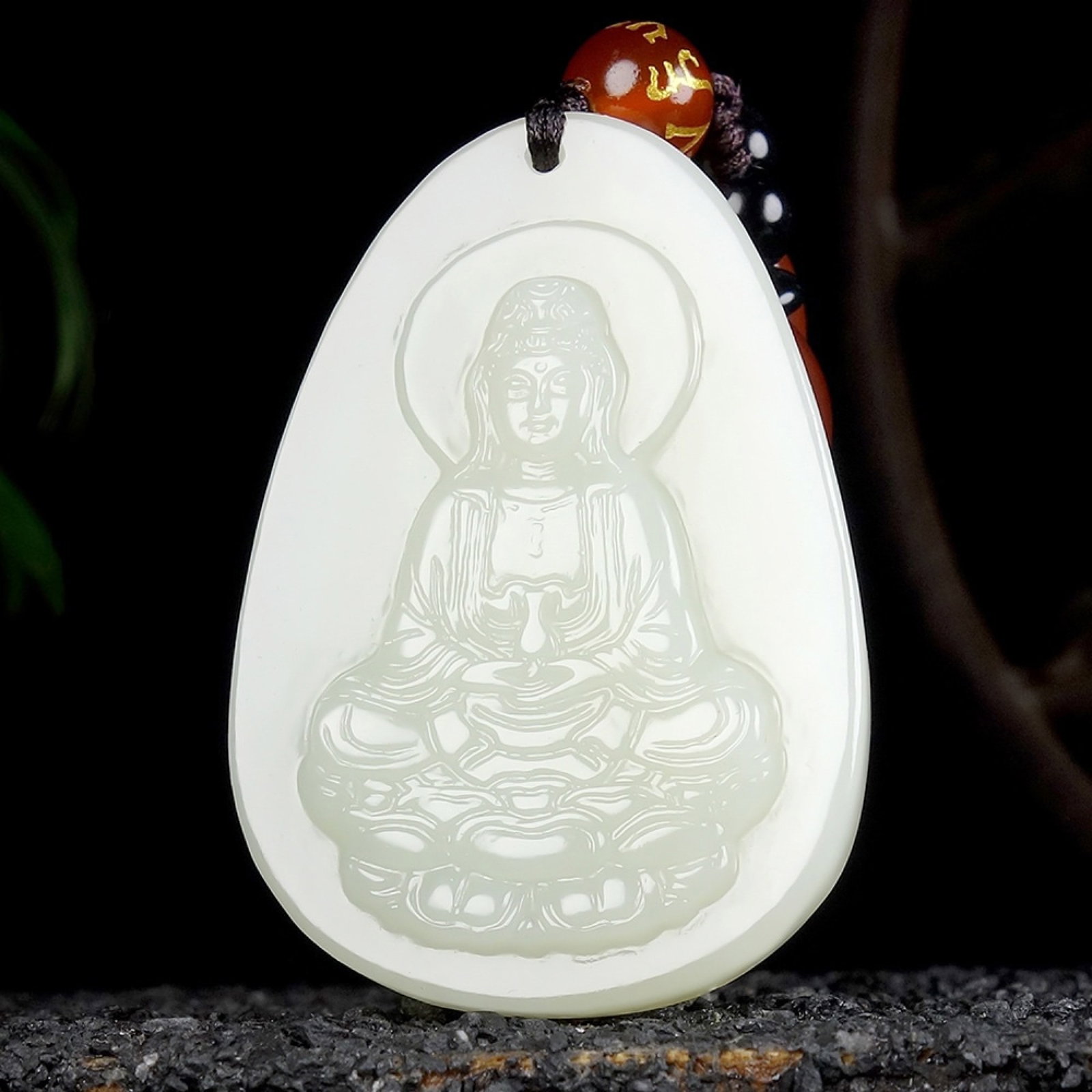 An Exquisite White Jade Statue of Avalokitesvara Pendant: An Exquisite White Jade Statue of Avalokitesvara Pendant,Size:48mmx33mmx8mm 白玉观音像挂件