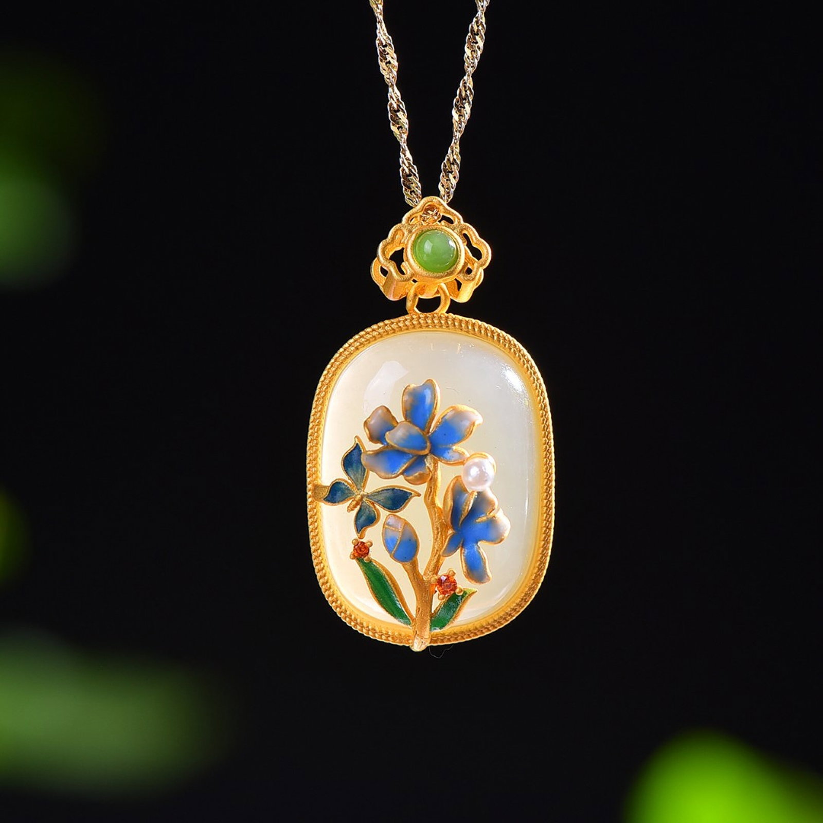 An Exquisite Sterling Silver-Gold Plated Inlaid White Jade Enamel Pendant: An Exquisite Sterling Silver-Gold Plated Inlaid White Jade Enamel Pendant,Size:16mmx21mm 纯银镀金镶白玉珐琅吊坠