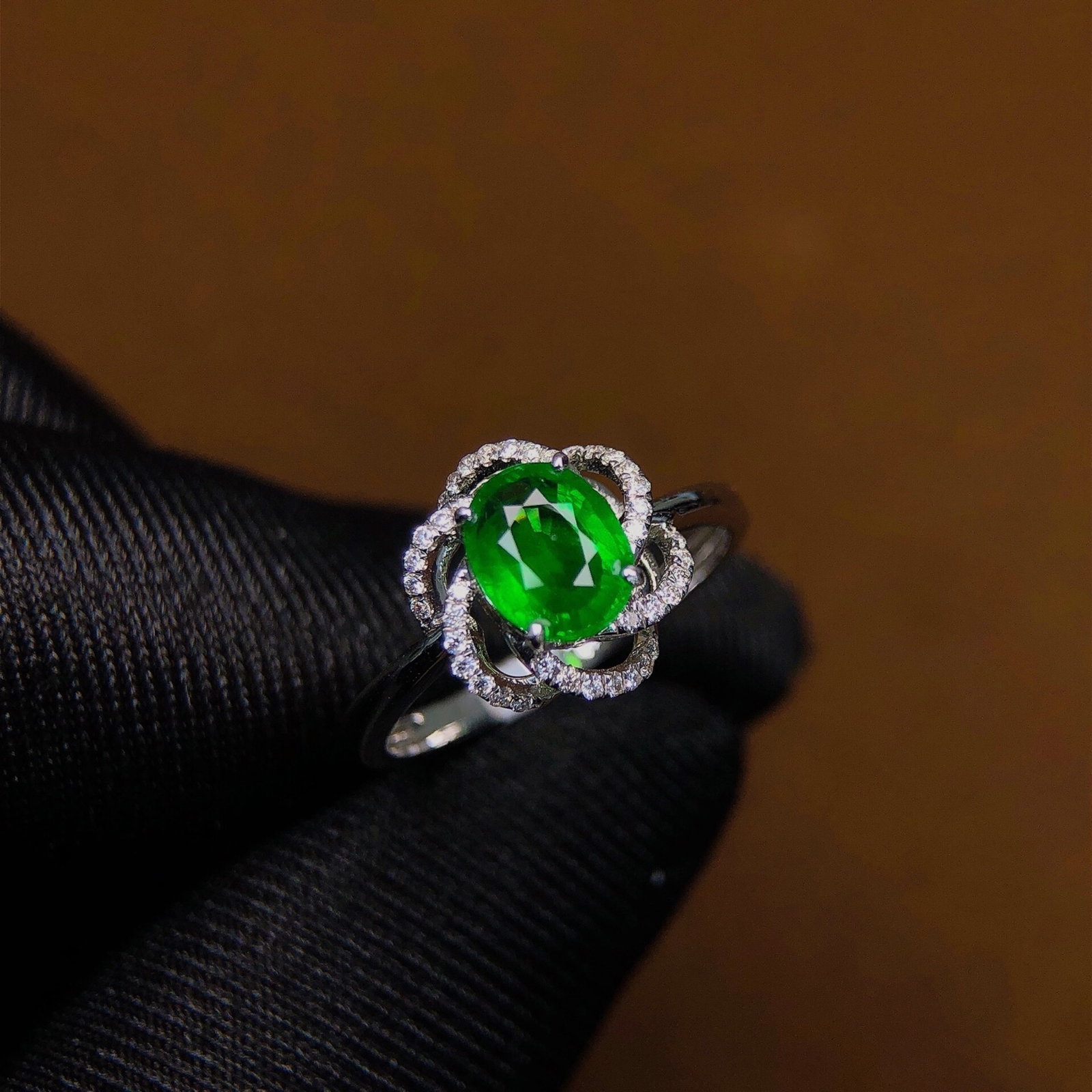 1.5Ctw Natural Emerald Ring: 1.5Ctw Natural Emerald Ring,Size:7mmx5.4mm 1.5Ctw天然绿宝石戒指