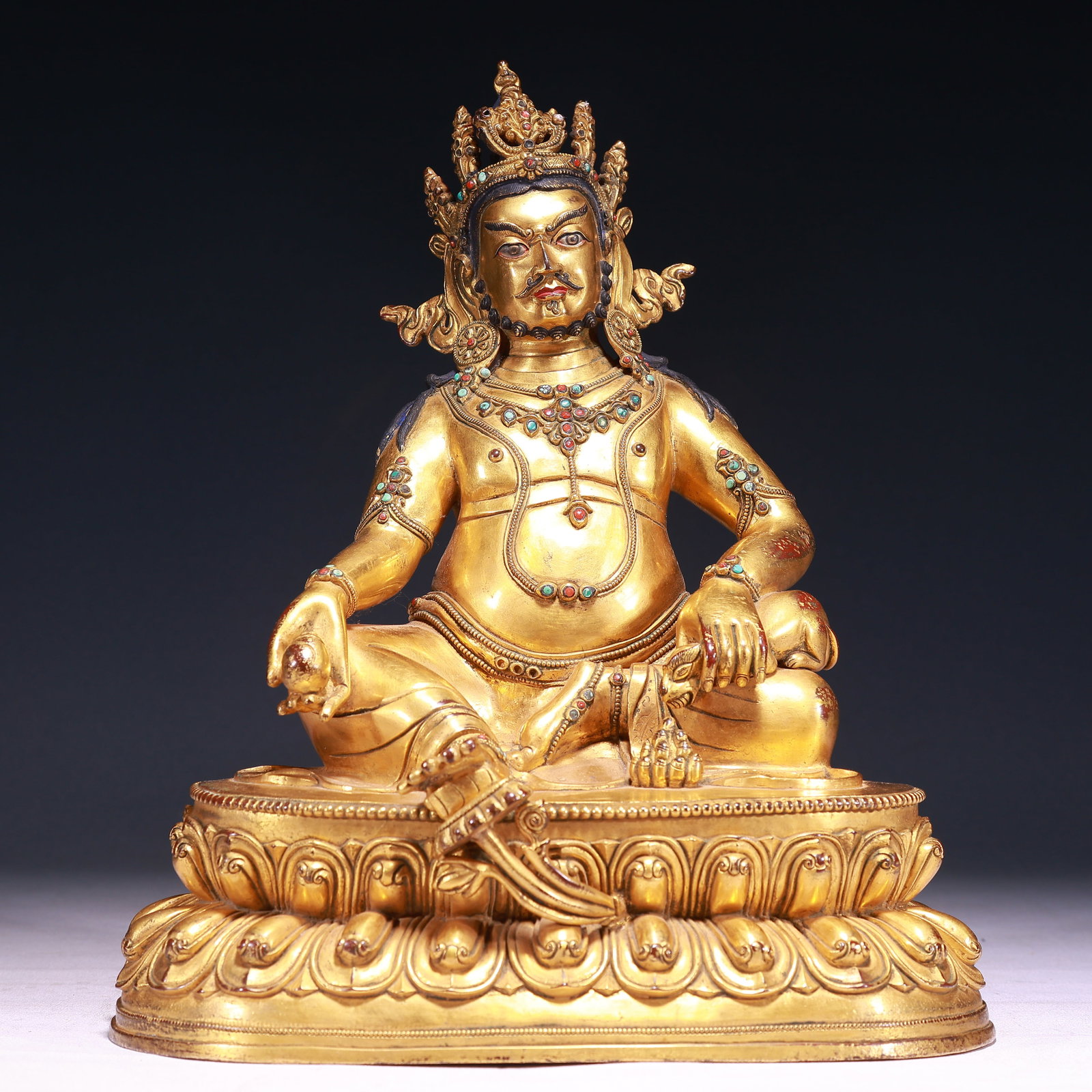 A Solemn Gilt Bronze Statue of Mammon,Inlaid Turquoise: A Solemn Gilt Bronze Statue of Mammon,Inlaid Turquoise,Qing Dynasty,China,Size:9.8inx6.3inx12.2in,Weight:6900g 铜鎏金财神像,嵌绿松石,中