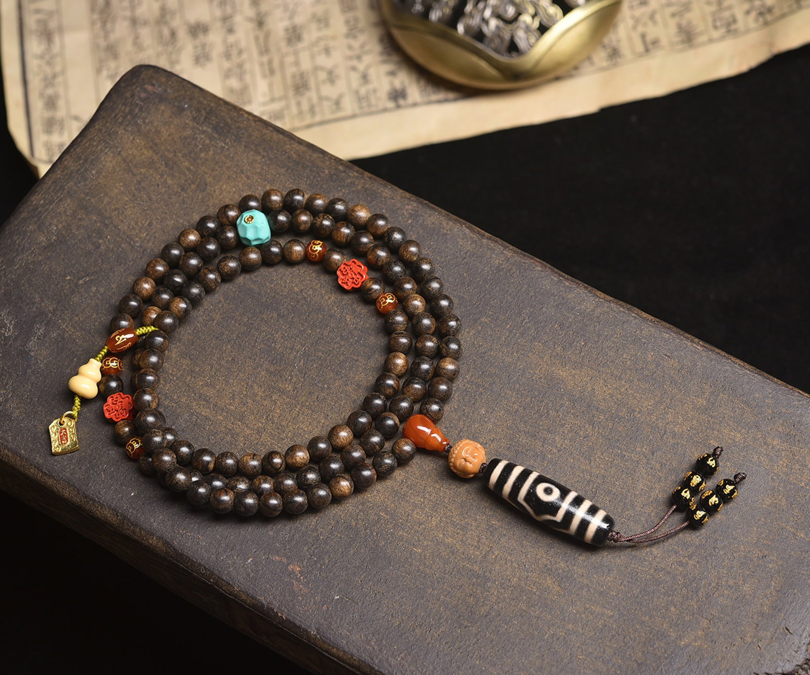 An Exquisite Eaglewood Three Eyes Dzi Bead Bracelets: An Exquisite Eaglewood Three Eyes Dzi Bead Bracelets,Size:7mm 沉香木三眼天珠手串 寓意:财富不断、心