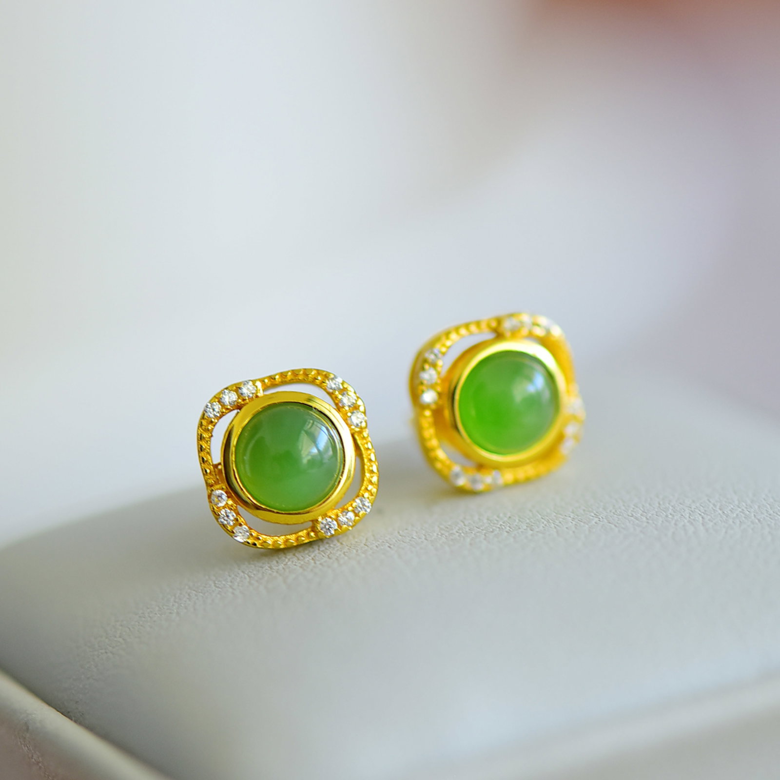 A Pair of Exquisite Sterling Silver-Gold Plated Inlaid Jasper Earrings,Inlaid Diamond: A Pair of Exquisite Sterling Silver-Gold Plated Inlaid Jasper Earrings,Inlaid Diamond,Size:6mmx6mm