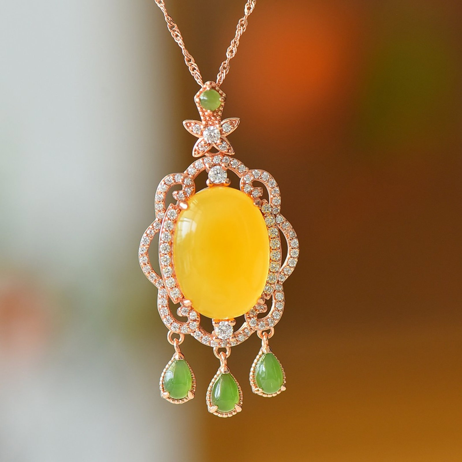 An Exquisite Sterling Silver-Gold Plated Inlaid Amber Pendant,Inlaid Diamond: An Exquisite Sterling Silver-Gold Plated Inlaid Amber Pendant,Inlaid Diamond,Size:13mmx18mm 纯银镀金镶蜜蜡吊坠,嵌钻石
