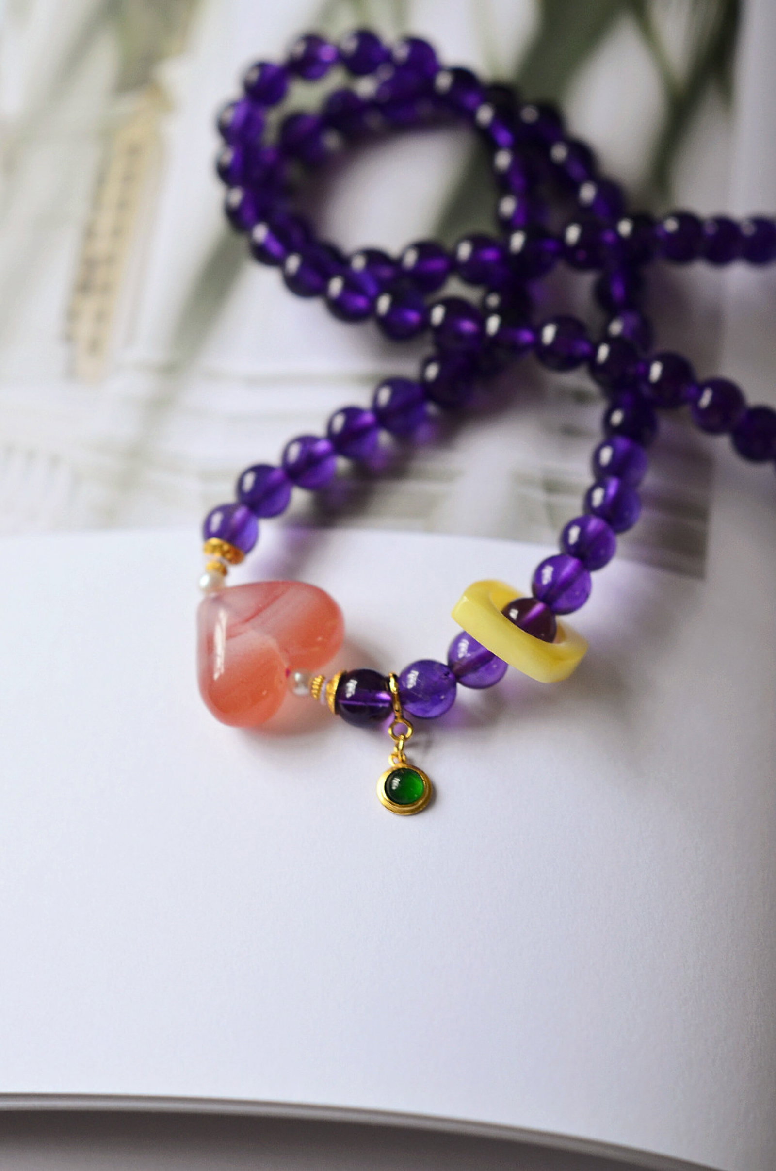 An Exquisite Crystal Bracelets,With Amber (1 of 9)