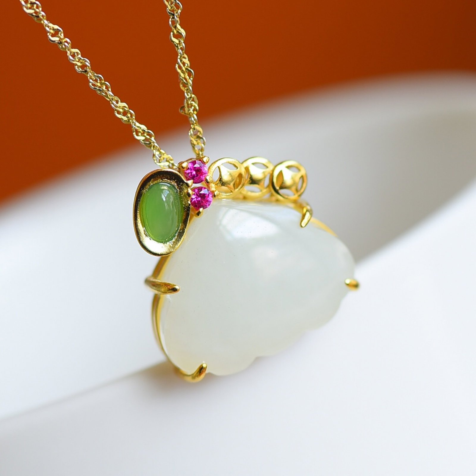 An Exquisite Sterling Silver-Gold Plated Inlaid White Jade Pendant,Inlaid Jasper: An Exquisite Sterling Silver-Gold Plated Inlaid White Jade Pendant,Inlaid Jasper,Size:14mmx18mm