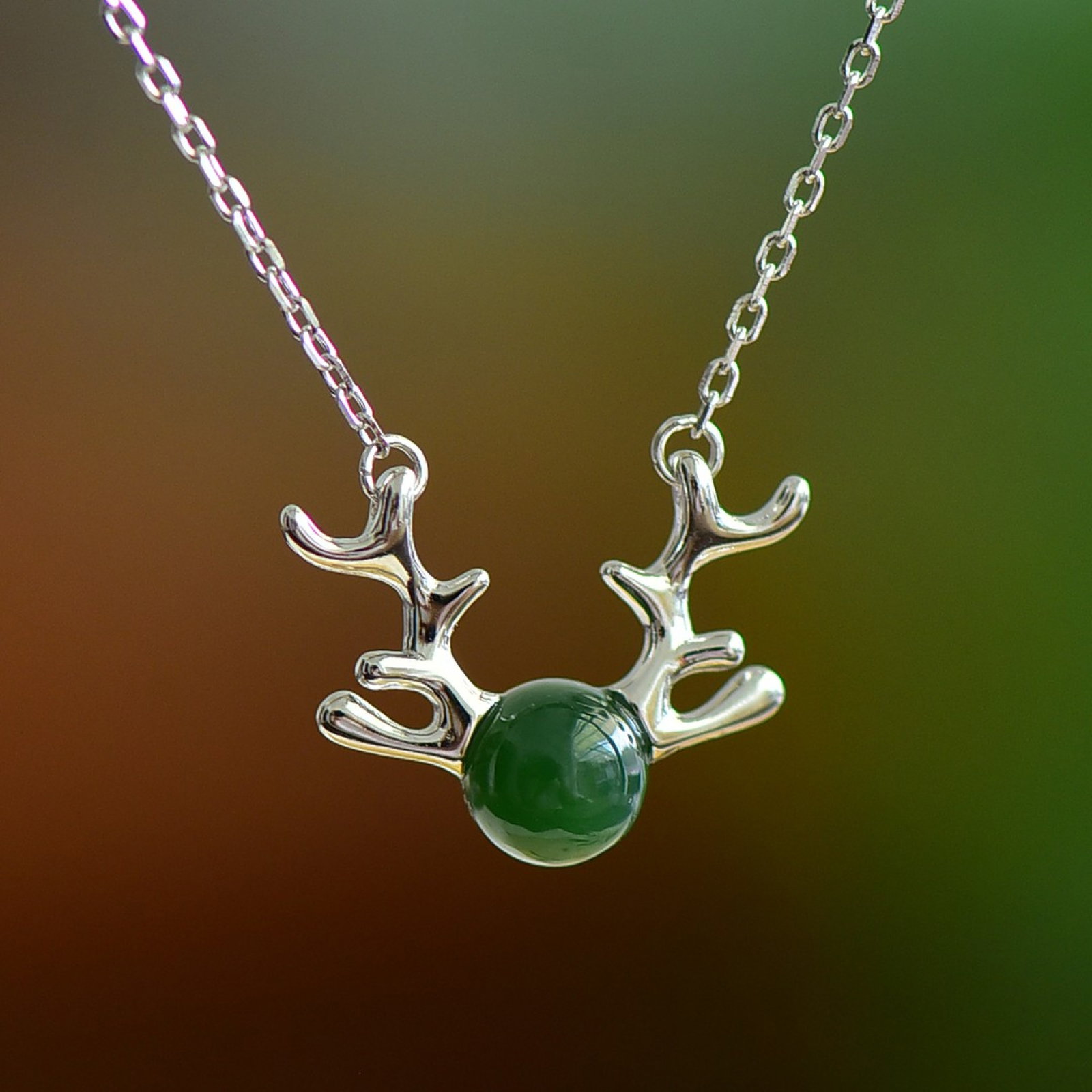 An Exquisite Sterling Silver Inlaid Jasper Pendant: An Exquisite Sterling Silver Inlaid Jasper Pendant 纯银镶碧玉吊坠