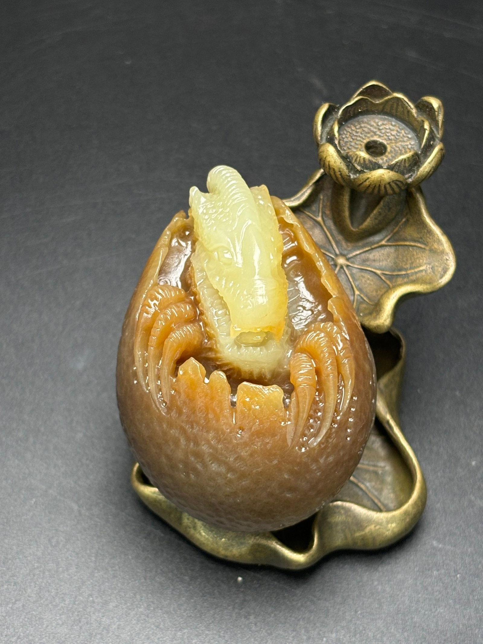 An Exquisite White Jade Dragon Pattern Hand Piece (1 of 7)