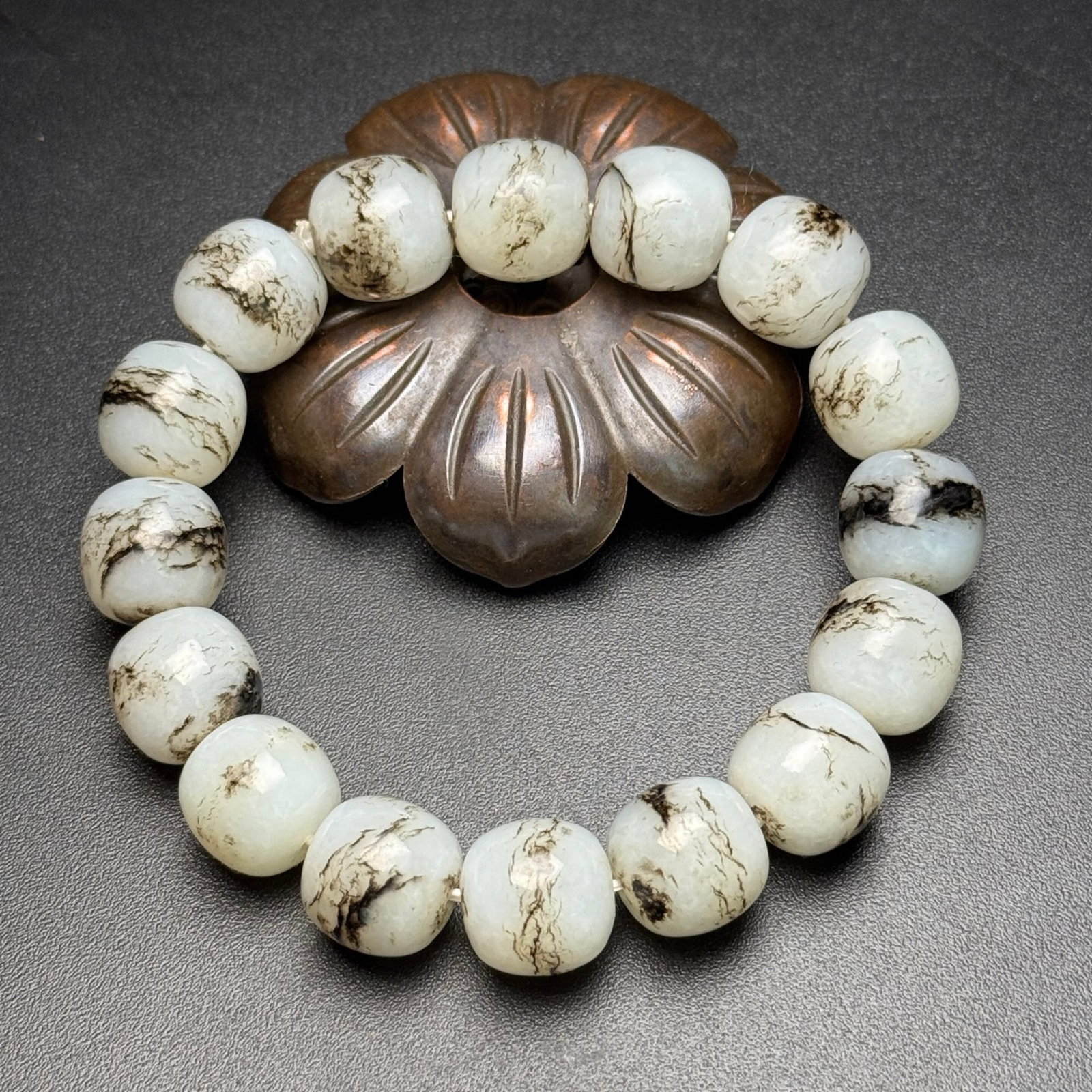 An Exquisite White Jade Bracelets (1 of 7)