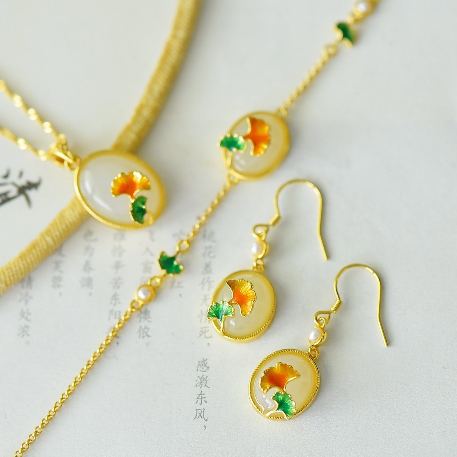 A Set of Fine Sterling Silver-Gold Plated Inlaid White Jade Jewelrys: A Set of Fine Sterling Silver-Gold Plated Inlaid White Jade Jewelrys 一套纯银镀金镶白玉首饰