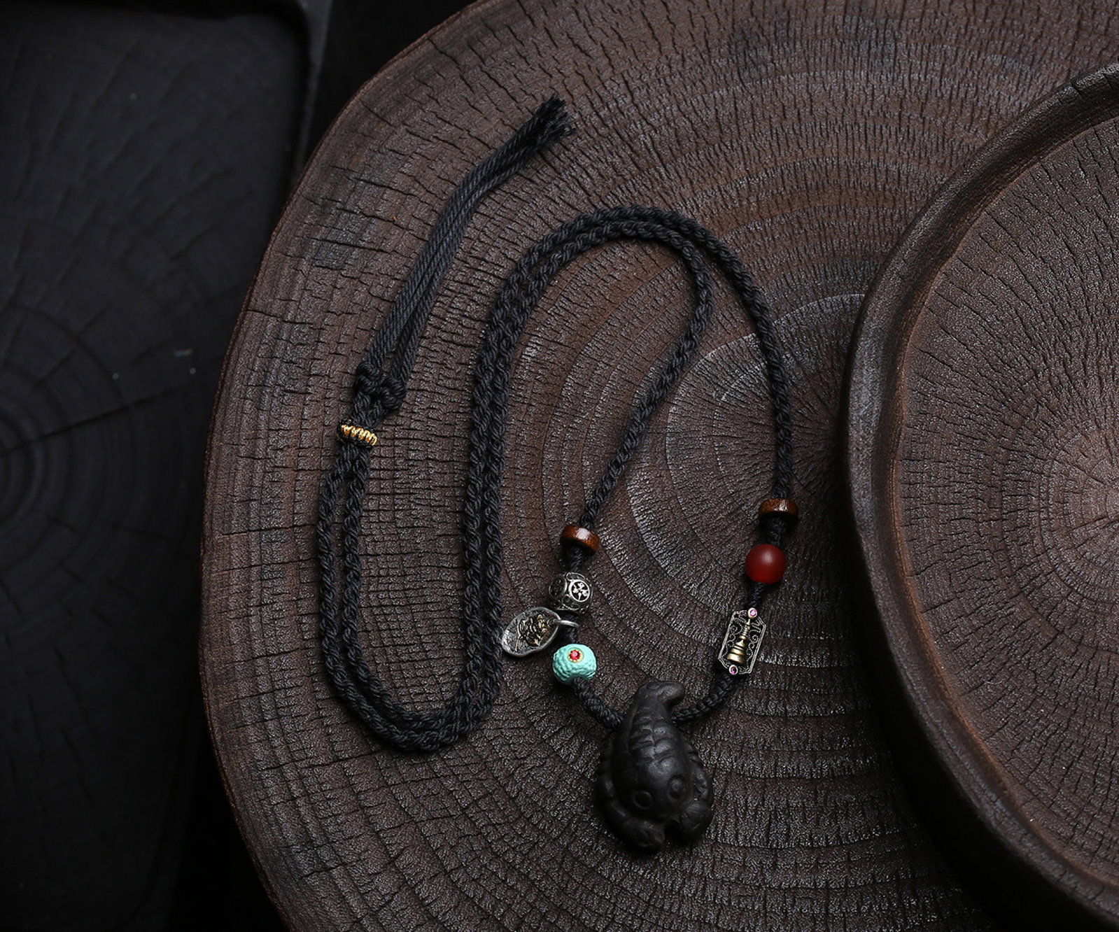 An Exquisite Pendant: An Exquisite Pendant,Size:33mmx23mmx16mm,Total Weight:18.8g 挂件