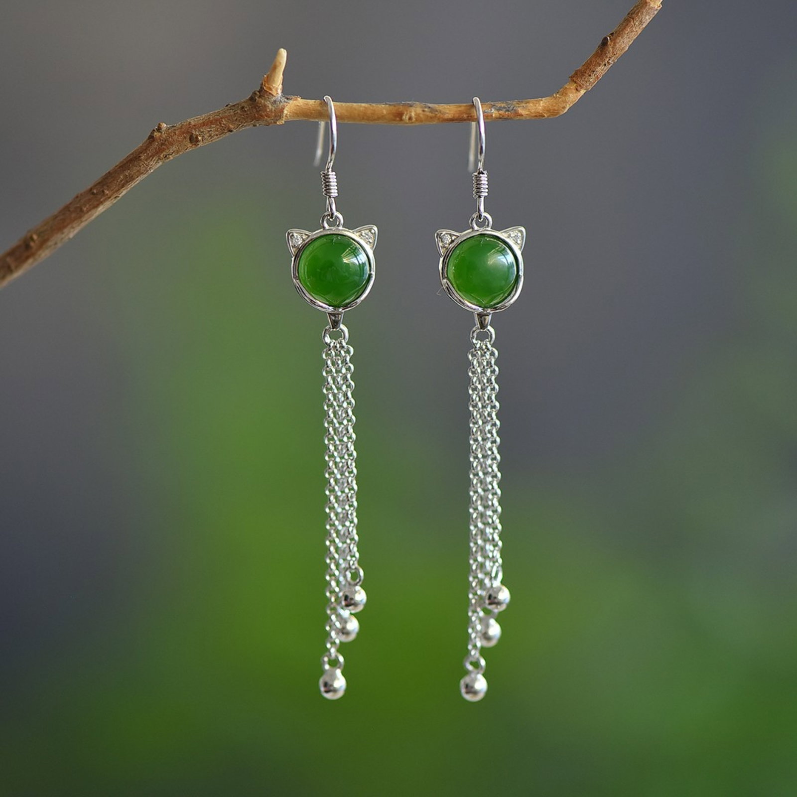 A Pair of Exquisite Sterling Silver Inlaid Jasper Earrings: A Pair of Exquisite Sterling Silver Inlaid Jasper Earrings 一对纯银镶碧玉耳环