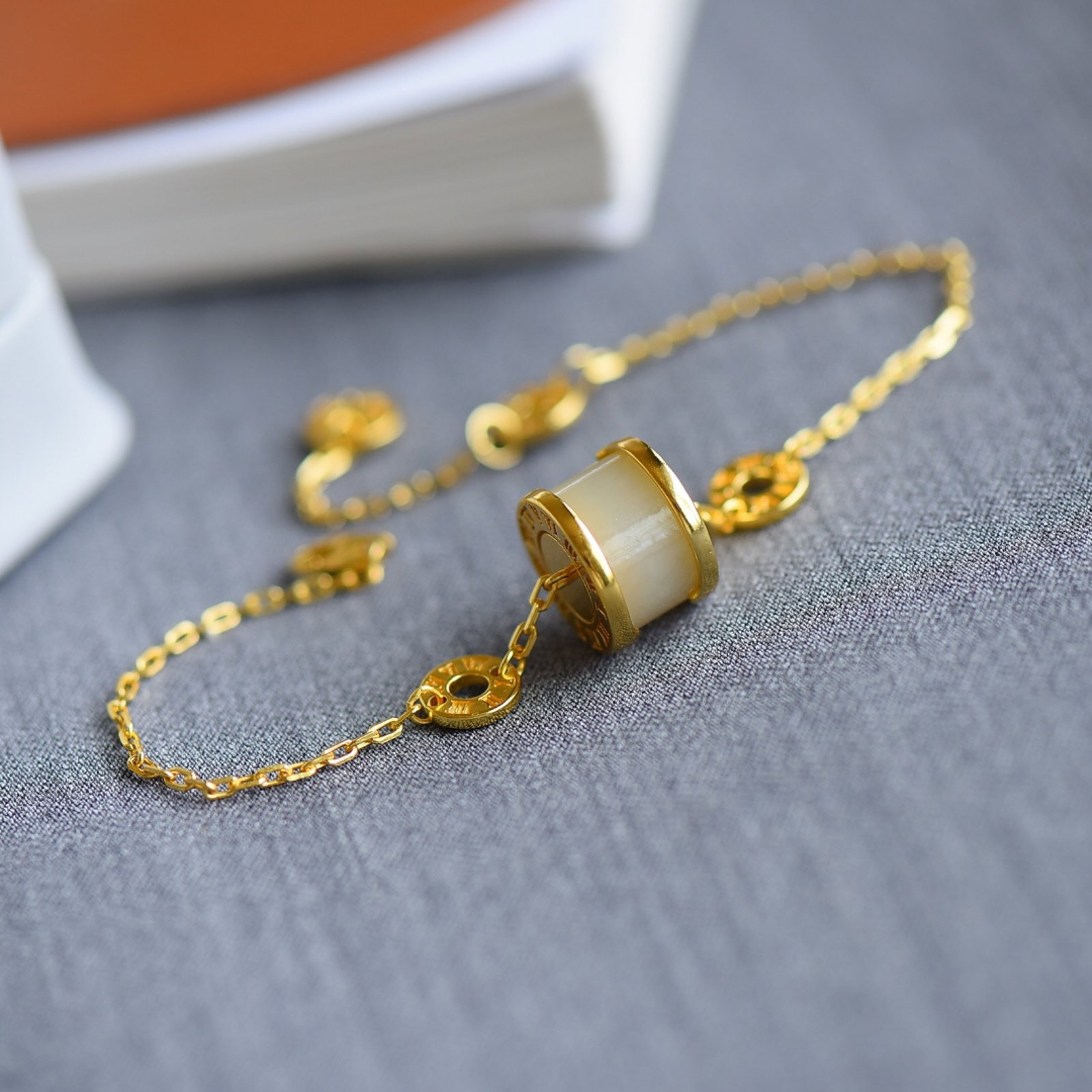 An Exquisite Sterling Silver-Gold Plated Inlaid White Jade Bracelets: An Exquisite Sterling Silver-Gold Plated Inlaid White Jade Bracelets,Size:7mmx12mm 纯银镀金镶白玉手链