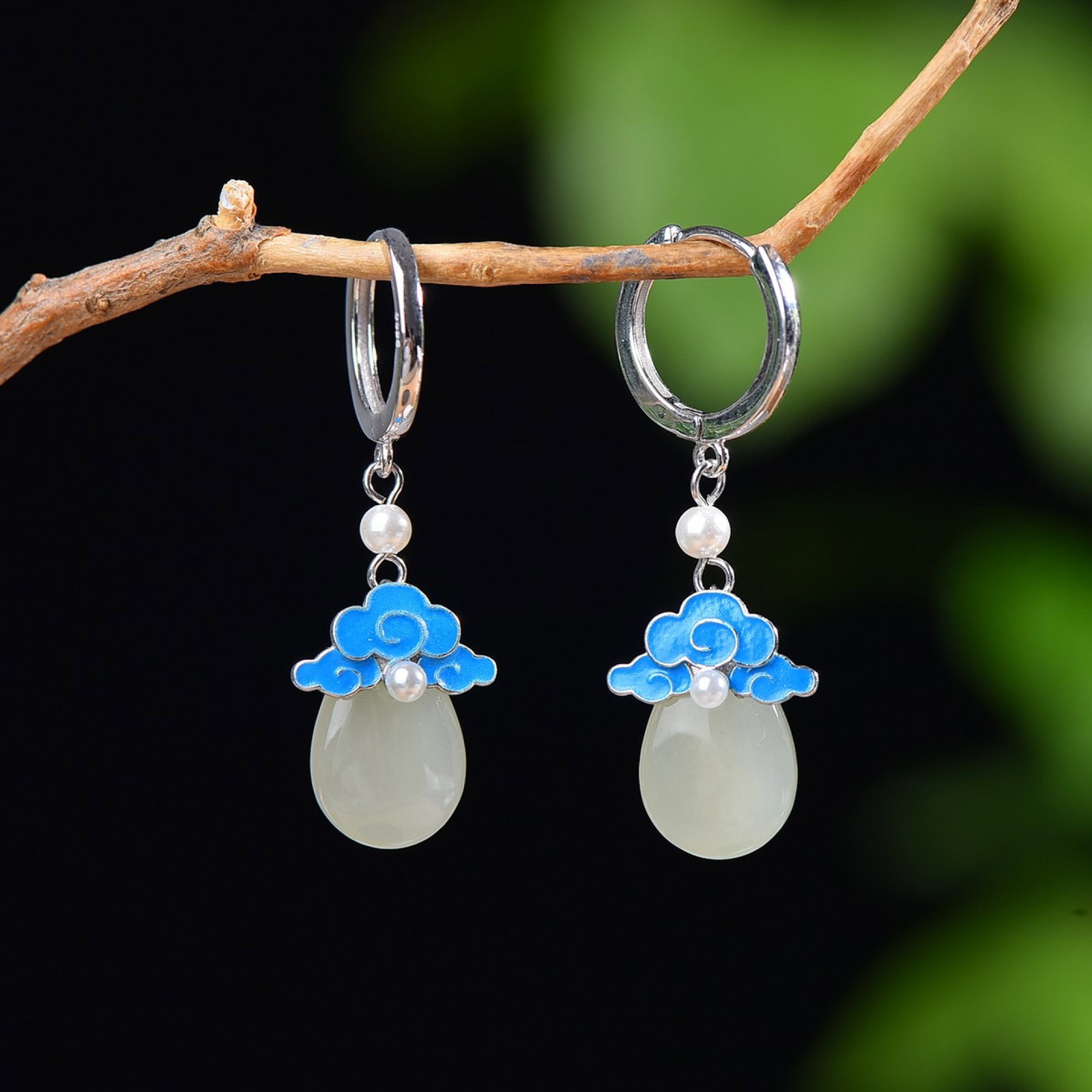 A Pair of Exquisite Sterling Silver Inlaid White Jade Enamel Earrings,Inlaid Pearls: A Pair of Exquisite Sterling Silver Inlaid White Jade Enamel Earrings,Inlaid Pearls,Size:9mmx13mm