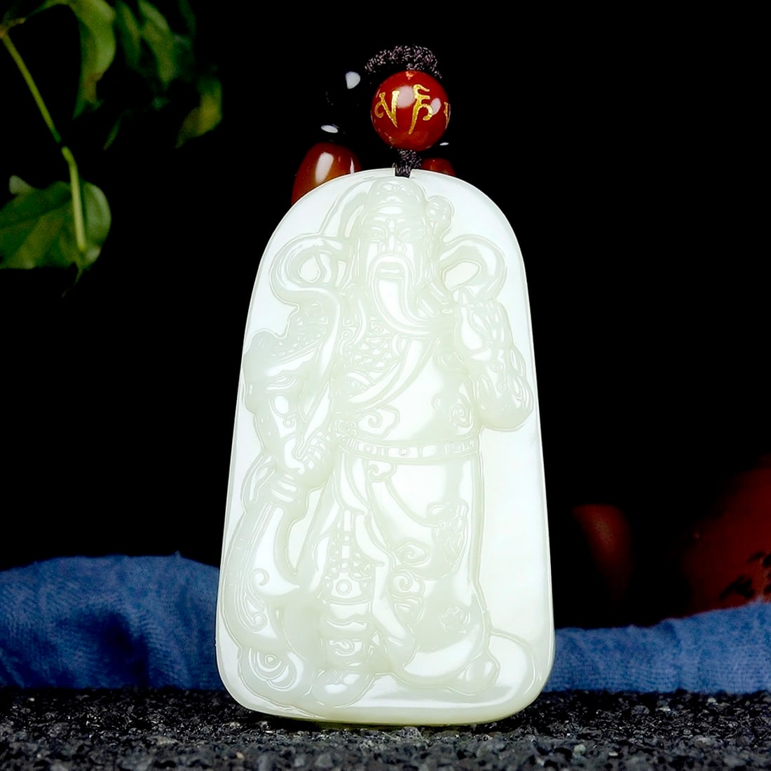 An Exquisite White Jade Statue of Guan gong Pendant: An Exquisite White Jade Statue of Guan gong Pendant,Size:58mmx33mmx9mm 白玉关公像挂件