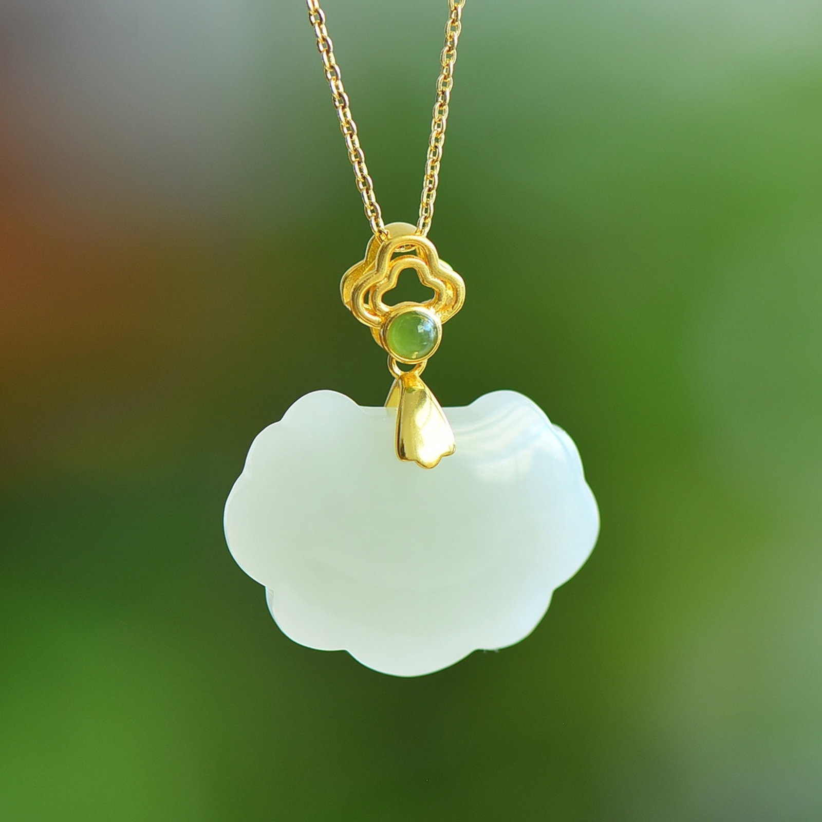 An Exquisite Sterling Silver-Gold Plated Inlaid White Jade Pendant: An Exquisite Sterling Silver-Gold Plated Inlaid White Jade Pendant, 纯银镀金镶白玉吊坠